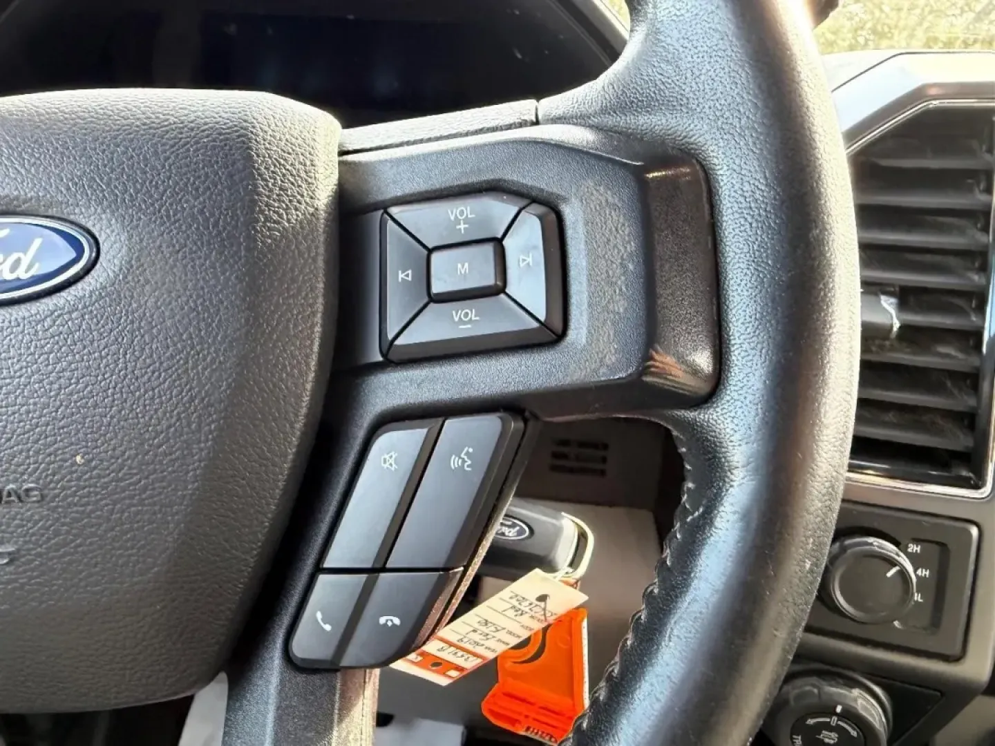 2019 /Dark Earth Gray Cloth Ford F-150 4WD SuperCrew Box (1FTEW1E55KK) with an 5.0L engine, located at 970 Woodlawn Dr., Farmington, MO, 63640, (573) 431-7800, 37.825642, -90.468674 - **Unleash Adventure with the 2019 Ford F-150 at Pettus CDJR Farmington!**<br /> <br /> Are you ready to tackle your next big adventure? Whether you're hauling gear for a weekend camping trip, navigating the daily grind, or transporting your family to the next soccer game, the 2019 Ford F-150 is your - Photo#13