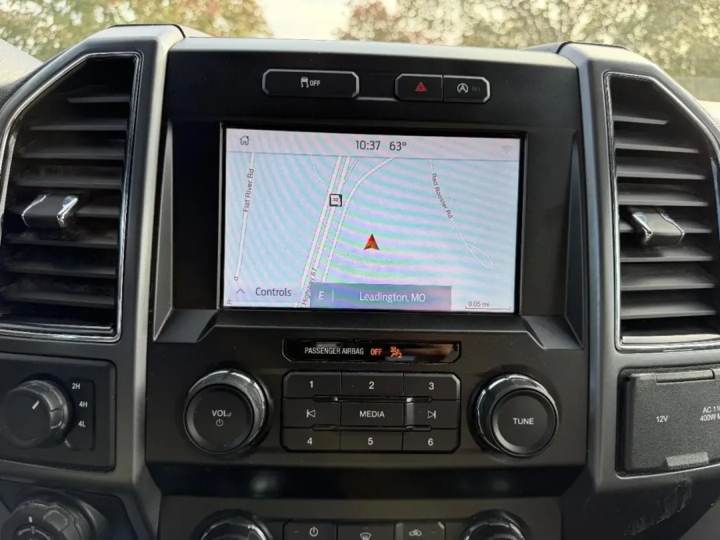 2019 /Dark Earth Gray Cloth Ford F-150 4WD SuperCrew Box (1FTEW1E55KK) with an 5.0L engine, located at 970 Woodlawn Dr., Farmington, MO, 63640, (573) 431-7800, 37.825642, -90.468674 - **Unleash Adventure with the 2019 Ford F-150 at Pettus CDJR Farmington!**<br /> <br /> Are you ready to tackle your next big adventure? Whether you're hauling gear for a weekend camping trip, navigating the daily grind, or transporting your family to the next soccer game, the 2019 Ford F-150 is your - Photo#14