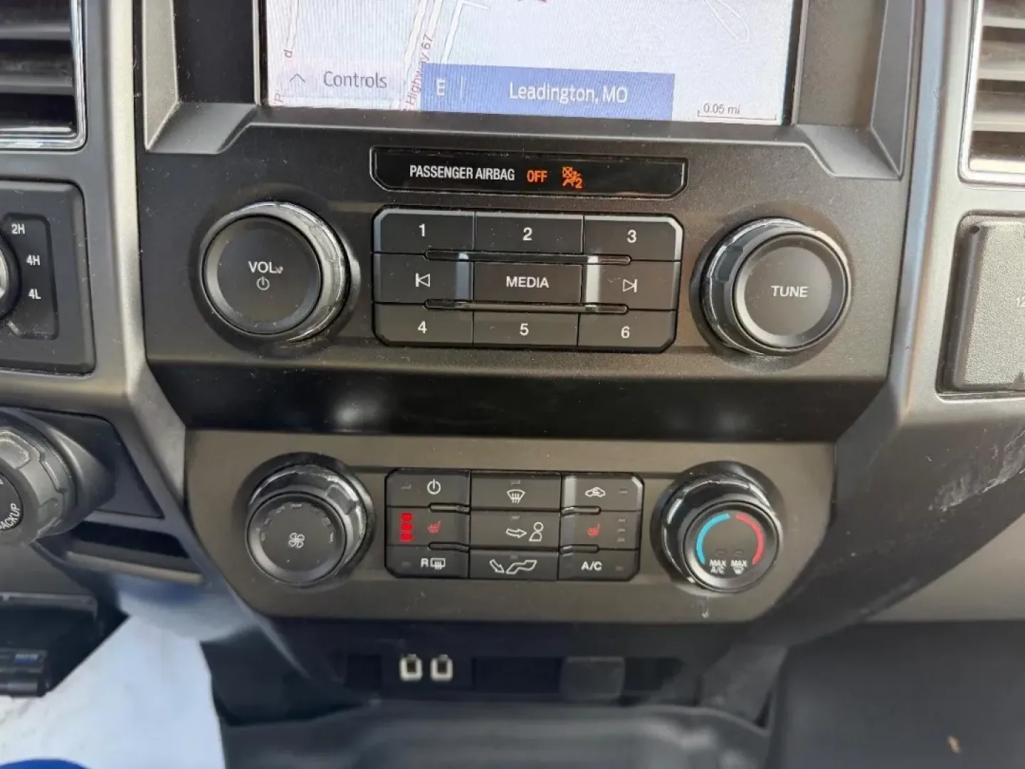 2019 /Dark Earth Gray Cloth Ford F-150 4WD SuperCrew Box (1FTEW1E55KK) with an 5.0L engine, located at 970 Woodlawn Dr., Farmington, MO, 63640, (573) 431-7800, 37.825642, -90.468674 - **Unleash Adventure with the 2019 Ford F-150 at Pettus CDJR Farmington!**<br /> <br /> Are you ready to tackle your next big adventure? Whether you're hauling gear for a weekend camping trip, navigating the daily grind, or transporting your family to the next soccer game, the 2019 Ford F-150 is your - Photo#15