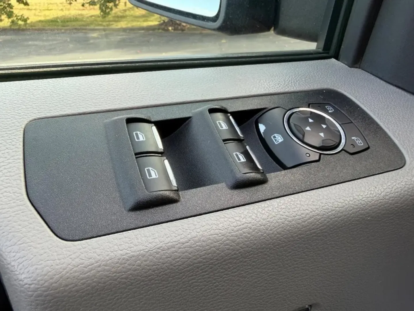 2019 /Dark Earth Gray Cloth Ford F-150 4WD SuperCrew Box (1FTEW1E55KK) with an 5.0L engine, located at 970 Woodlawn Dr., Farmington, MO, 63640, (573) 431-7800, 37.825642, -90.468674 - **Unleash Adventure with the 2019 Ford F-150 at Pettus CDJR Farmington!**<br /> <br /> Are you ready to tackle your next big adventure? Whether you're hauling gear for a weekend camping trip, navigating the daily grind, or transporting your family to the next soccer game, the 2019 Ford F-150 is your - Photo#17