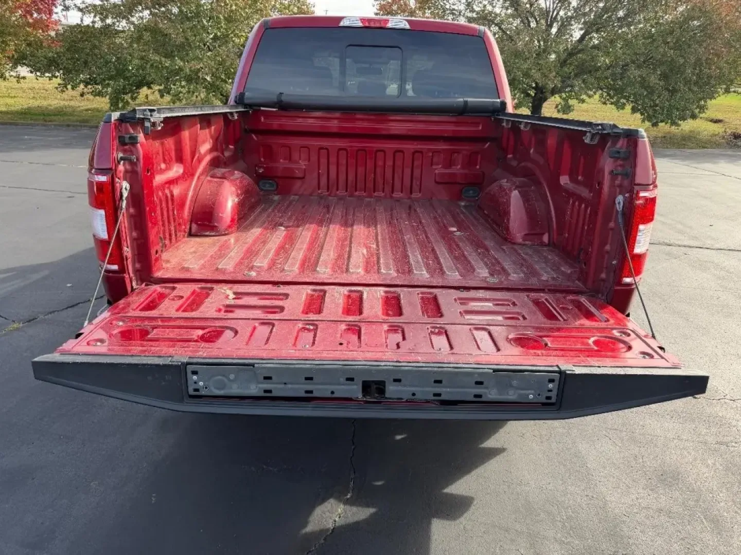 2019 /Dark Earth Gray Cloth Ford F-150 4WD SuperCrew Box (1FTEW1E55KK) with an 5.0L engine, located at 970 Woodlawn Dr., Farmington, MO, 63640, (573) 431-7800, 37.825642, -90.468674 - **Unleash Adventure with the 2019 Ford F-150 at Pettus CDJR Farmington!**<br /> <br /> Are you ready to tackle your next big adventure? Whether you're hauling gear for a weekend camping trip, navigating the daily grind, or transporting your family to the next soccer game, the 2019 Ford F-150 is your - Photo#5