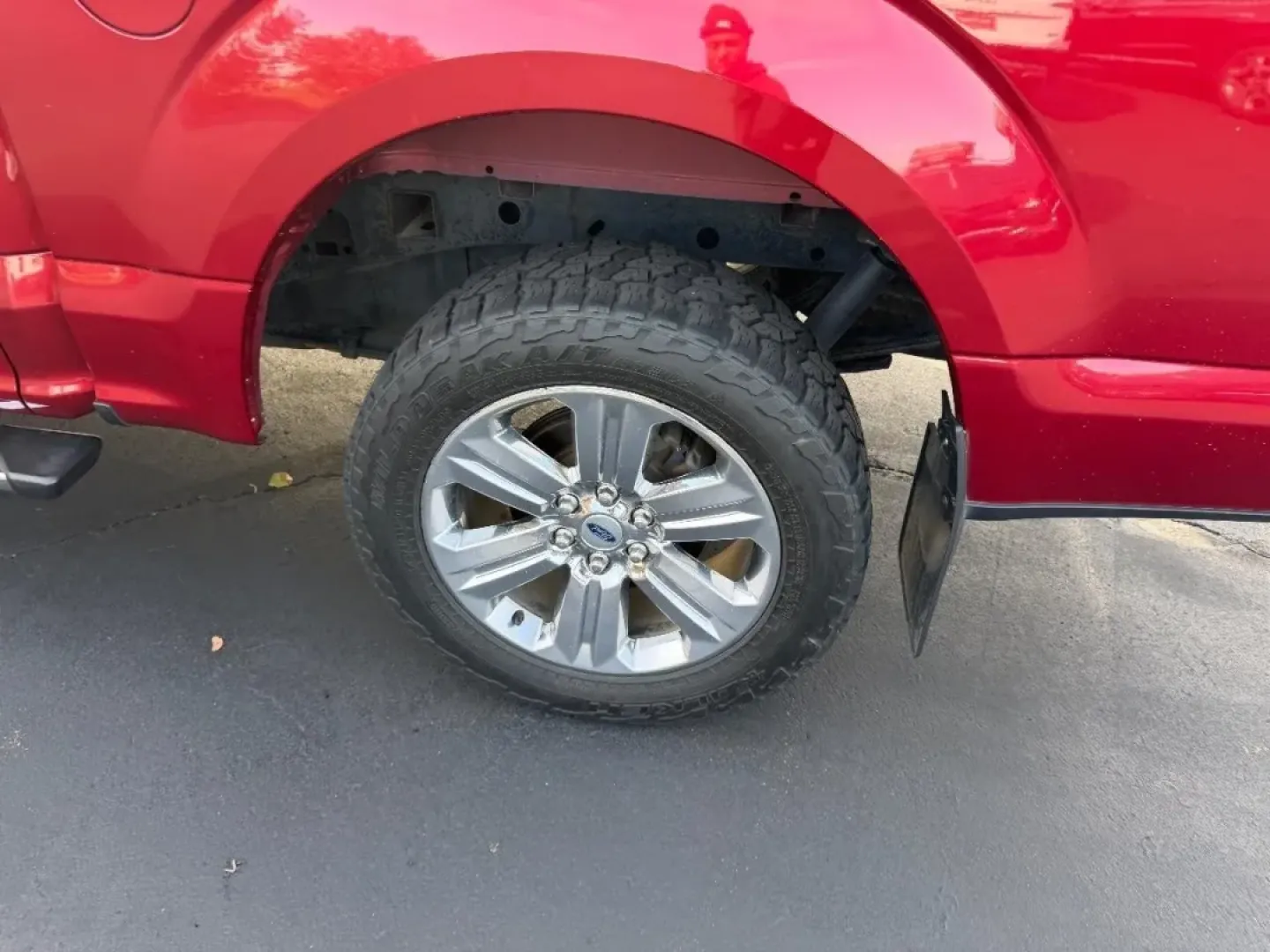 2019 /Dark Earth Gray Cloth Ford F-150 4WD SuperCrew Box (1FTEW1E55KK) with an 5.0L engine, located at 970 Woodlawn Dr., Farmington, MO, 63640, (573) 431-7800, 37.825642, -90.468674 - **Unleash Adventure with the 2019 Ford F-150 at Pettus CDJR Farmington!**<br /> <br /> Are you ready to tackle your next big adventure? Whether you're hauling gear for a weekend camping trip, navigating the daily grind, or transporting your family to the next soccer game, the 2019 Ford F-150 is your - Photo#6