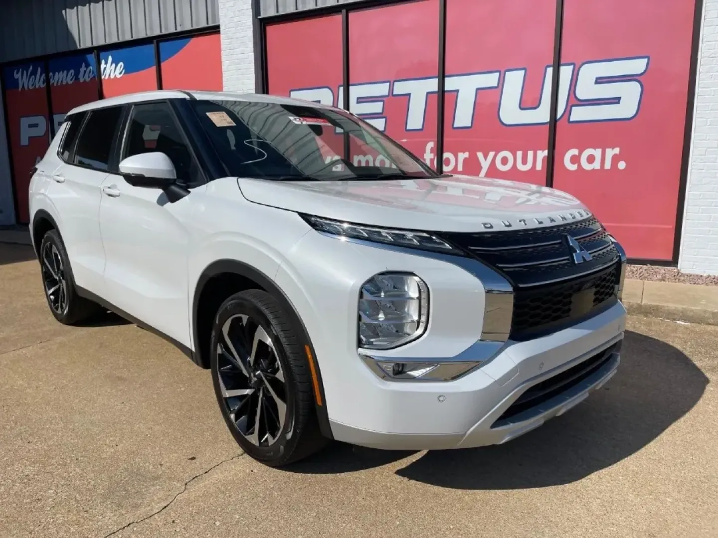 2024 /Black Cloth Mitsubishi Outlander SE (JA4J3VA82RZ) with an 2.5L DOHC 4-Cylinder Direct Injection engine, Automatic transmission, located at 970 Woodlawn Dr., Farmington, MO, 63640, (573) 431-7800, 37.825642, -90.468674 - **Unleash Your Adventurous Spirit with the 2024 Mitsubishi Outlander!**<br /> <br /> Are you ready to elevate your weekend getaways or daily commutes? The 2024 Mitsubishi Outlander is designed for those who crave versatility and style in their vehicles. Perfect for families, outdoor enthusiasts, or - Photo#0