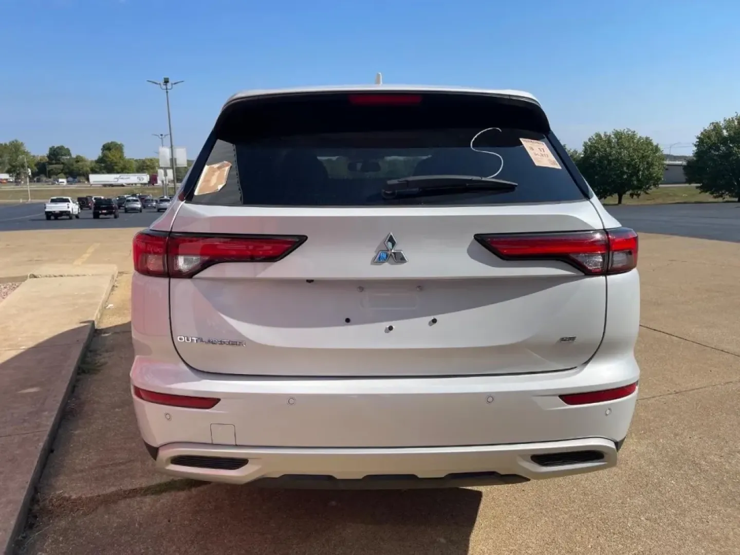 2024 /Black Cloth Mitsubishi Outlander SE (JA4J3VA82RZ) with an 2.5L DOHC 4-Cylinder Direct Injection engine, Automatic transmission, located at 970 Woodlawn Dr., Farmington, MO, 63640, (573) 431-7800, 37.825642, -90.468674 - **Unleash Your Adventurous Spirit with the 2024 Mitsubishi Outlander!**<br /> <br /> Are you ready to elevate your weekend getaways or daily commutes? The 2024 Mitsubishi Outlander is designed for those who crave versatility and style in their vehicles. Perfect for families, outdoor enthusiasts, or - Photo#12