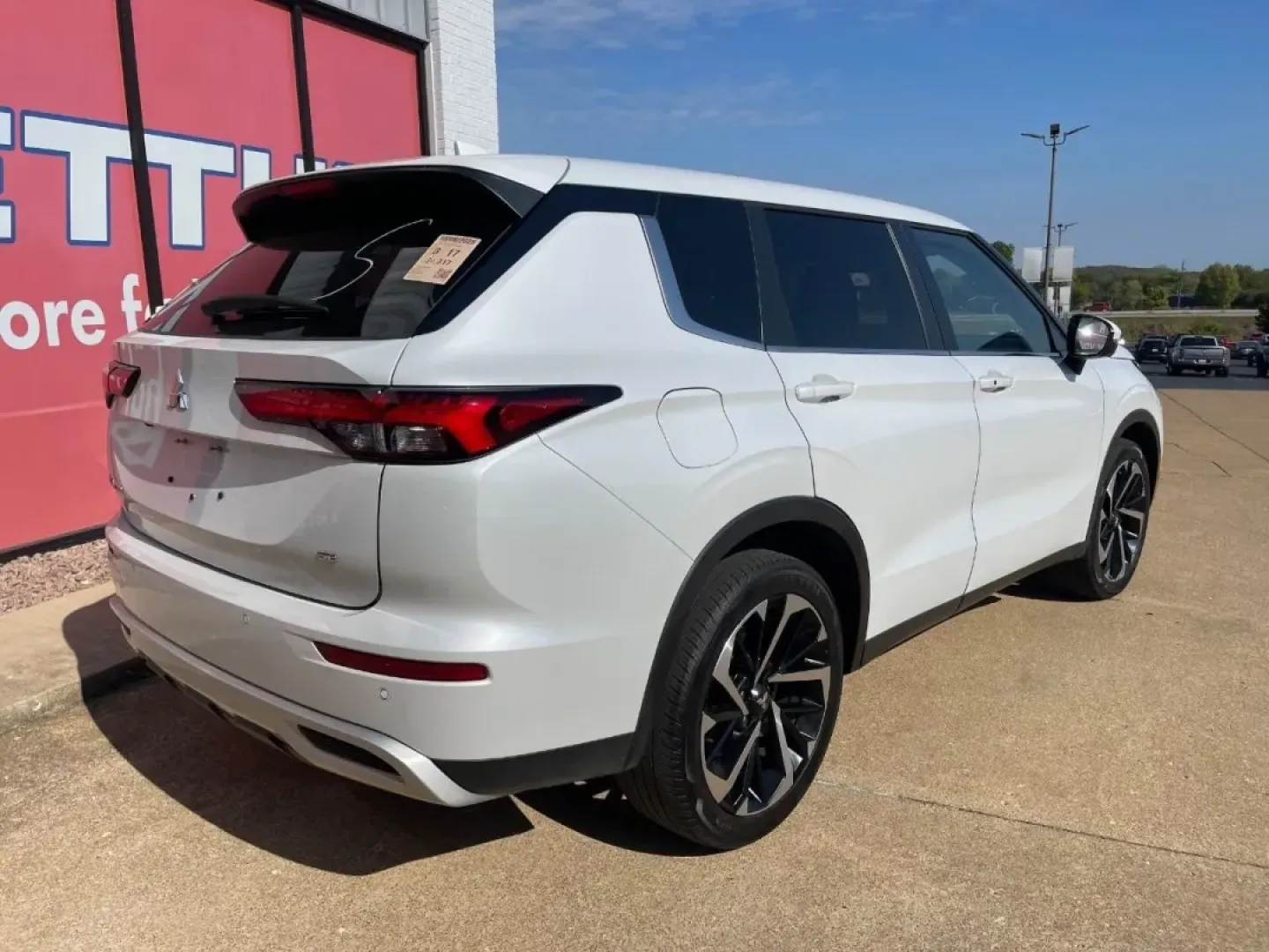 2024 /Black Cloth Mitsubishi Outlander SE (JA4J3VA82RZ) with an 2.5L DOHC 4-Cylinder Direct Injection engine, Automatic transmission, located at 970 Woodlawn Dr., Farmington, MO, 63640, (573) 431-7800, 37.825642, -90.468674 - **Unleash Your Adventurous Spirit with the 2024 Mitsubishi Outlander!**<br /> <br /> Are you ready to elevate your weekend getaways or daily commutes? The 2024 Mitsubishi Outlander is designed for those who crave versatility and style in their vehicles. Perfect for families, outdoor enthusiasts, or - Photo#4