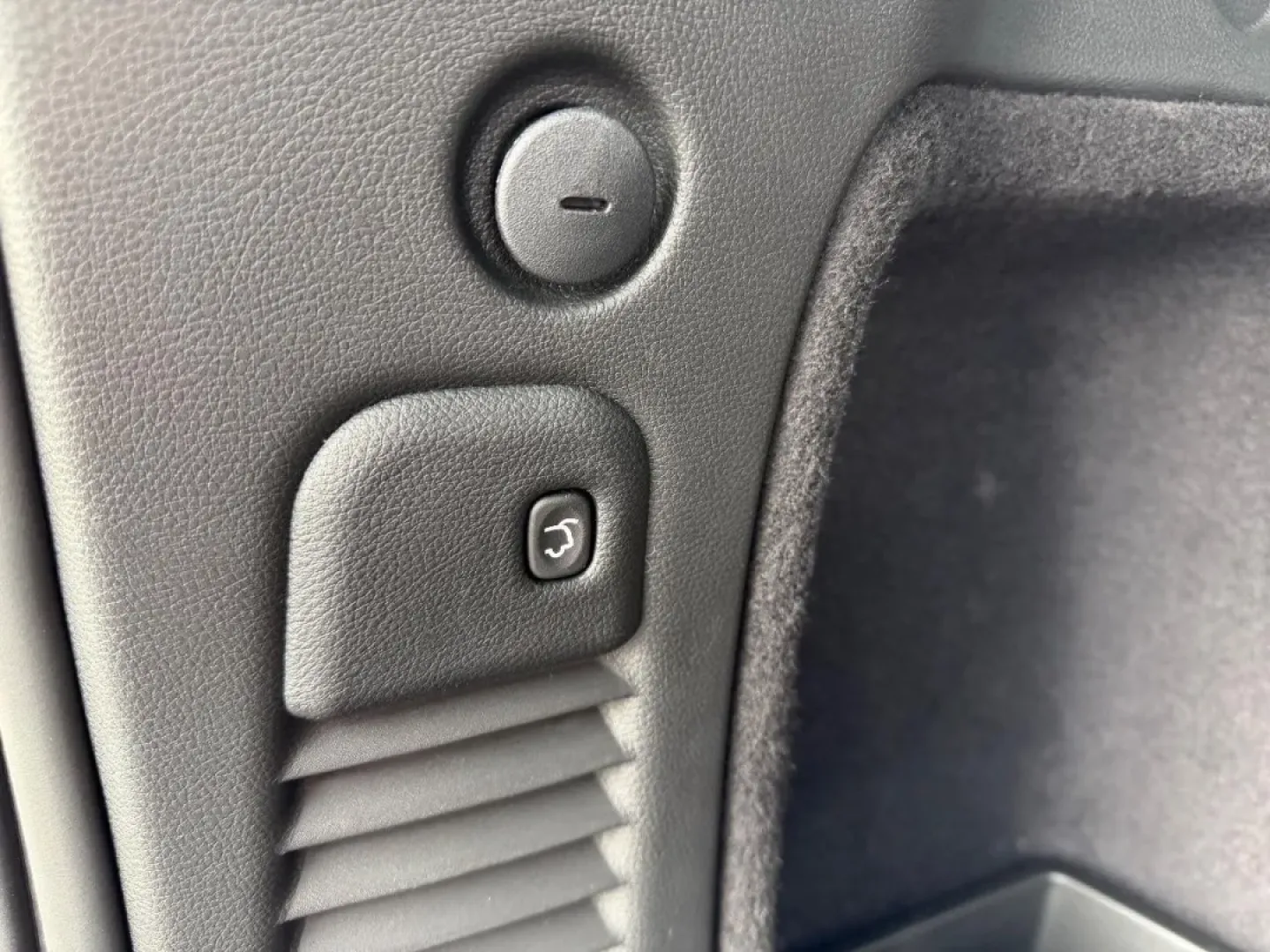 2026 /Black Cloth Dodge Durango GT (1C4RDJDG3TC) with an 3.6L V6 24V VVT UPG I engine, Automatic transmission, located at 970 Woodlawn Dr., Farmington, MO, 63640, (573) 431-7800, 37.825642, -90.468674 - **Unleash Your Adventurous Spirit with the 2026 Dodge Durango at Pettus CDJR Farmington**<br /> <br /> Are you ready to elevate your lifestyle with a vehicle that embodies both style and versatility? The 2026 Dodge Durango is the perfect SUV for those who crave adventure and practicality. Whether yo - Photo#6