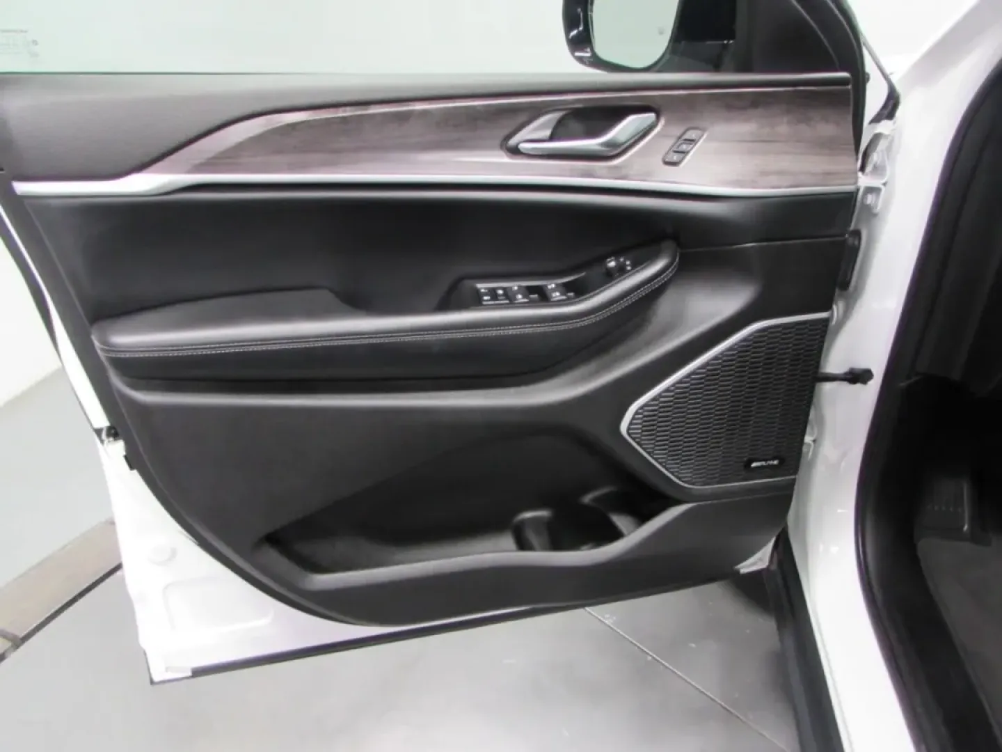 2024 /Global Black Jeep Grand Cherokee 4xe (1C4RJYB64RC) with an Other engine, Automatic transmission, located at 12830 Highway 21, De Soto, MO, 63020, (636) 337-7777, 38.153099, -90.573624 - **Experience Adventure and Comfort with the 2024 Jeep Grand Cherokee at Pettus CDJR DeSoto!**<br /> <br /> If you're dreaming of a vehicle that perfectly balances rugged outdoor capabilities with family-friendly comfort, look no further than the 2024 Jeep Grand Cherokee available at Pettus CDJR DeSo - Photo#12