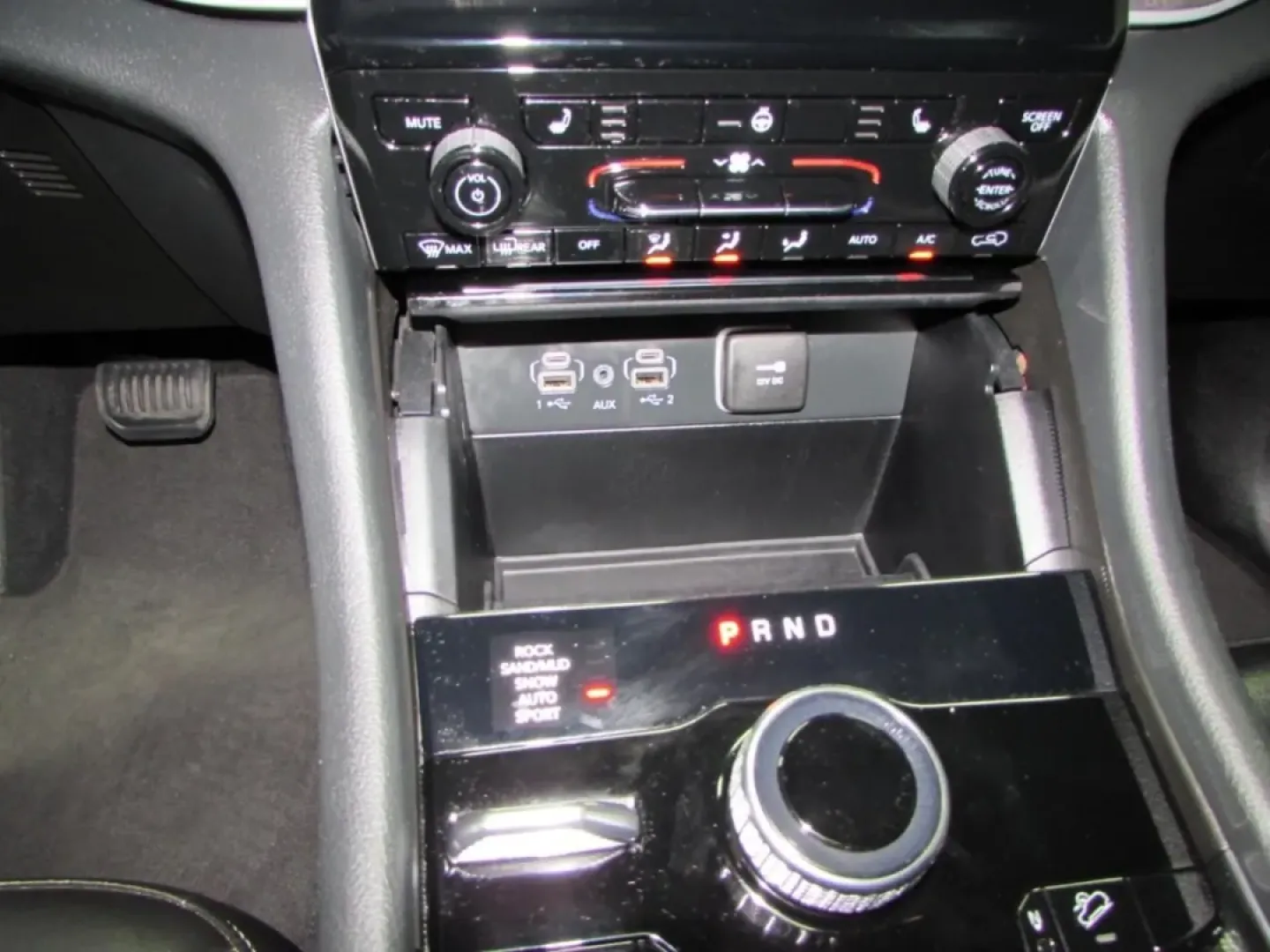 2024 /Global Black Jeep Grand Cherokee 4xe (1C4RJYB64RC) with an Other engine, Automatic transmission, located at 12830 Highway 21, De Soto, MO, 63020, (636) 337-7777, 38.153099, -90.573624 - **Experience Adventure and Comfort with the 2024 Jeep Grand Cherokee at Pettus CDJR DeSoto!**<br /> <br /> If you're dreaming of a vehicle that perfectly balances rugged outdoor capabilities with family-friendly comfort, look no further than the 2024 Jeep Grand Cherokee available at Pettus CDJR DeSo - Photo#21