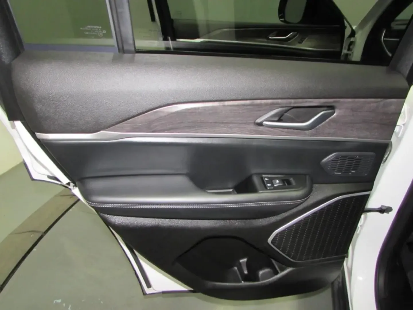 2024 /Global Black Jeep Grand Cherokee 4xe (1C4RJYB64RC) with an Other engine, Automatic transmission, located at 12830 Highway 21, De Soto, MO, 63020, (636) 337-7777, 38.153099, -90.573624 - **Experience Adventure and Comfort with the 2024 Jeep Grand Cherokee at Pettus CDJR DeSoto!**<br /> <br /> If you're dreaming of a vehicle that perfectly balances rugged outdoor capabilities with family-friendly comfort, look no further than the 2024 Jeep Grand Cherokee available at Pettus CDJR DeSo - Photo#24