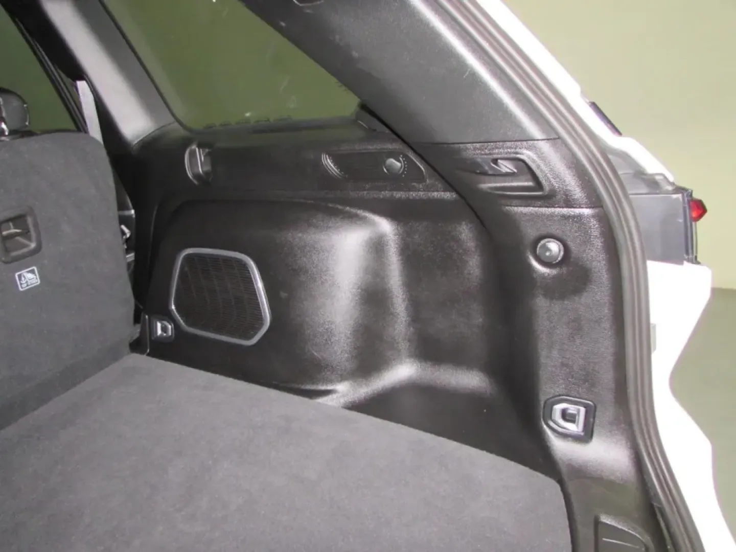 2024 /Global Black Jeep Grand Cherokee 4xe (1C4RJYB64RC) with an Other engine, Automatic transmission, located at 12830 Highway 21, De Soto, MO, 63020, (636) 337-7777, 38.153099, -90.573624 - **Experience Adventure and Comfort with the 2024 Jeep Grand Cherokee at Pettus CDJR DeSoto!**<br /> <br /> If you're dreaming of a vehicle that perfectly balances rugged outdoor capabilities with family-friendly comfort, look no further than the 2024 Jeep Grand Cherokee available at Pettus CDJR DeSo - Photo#29