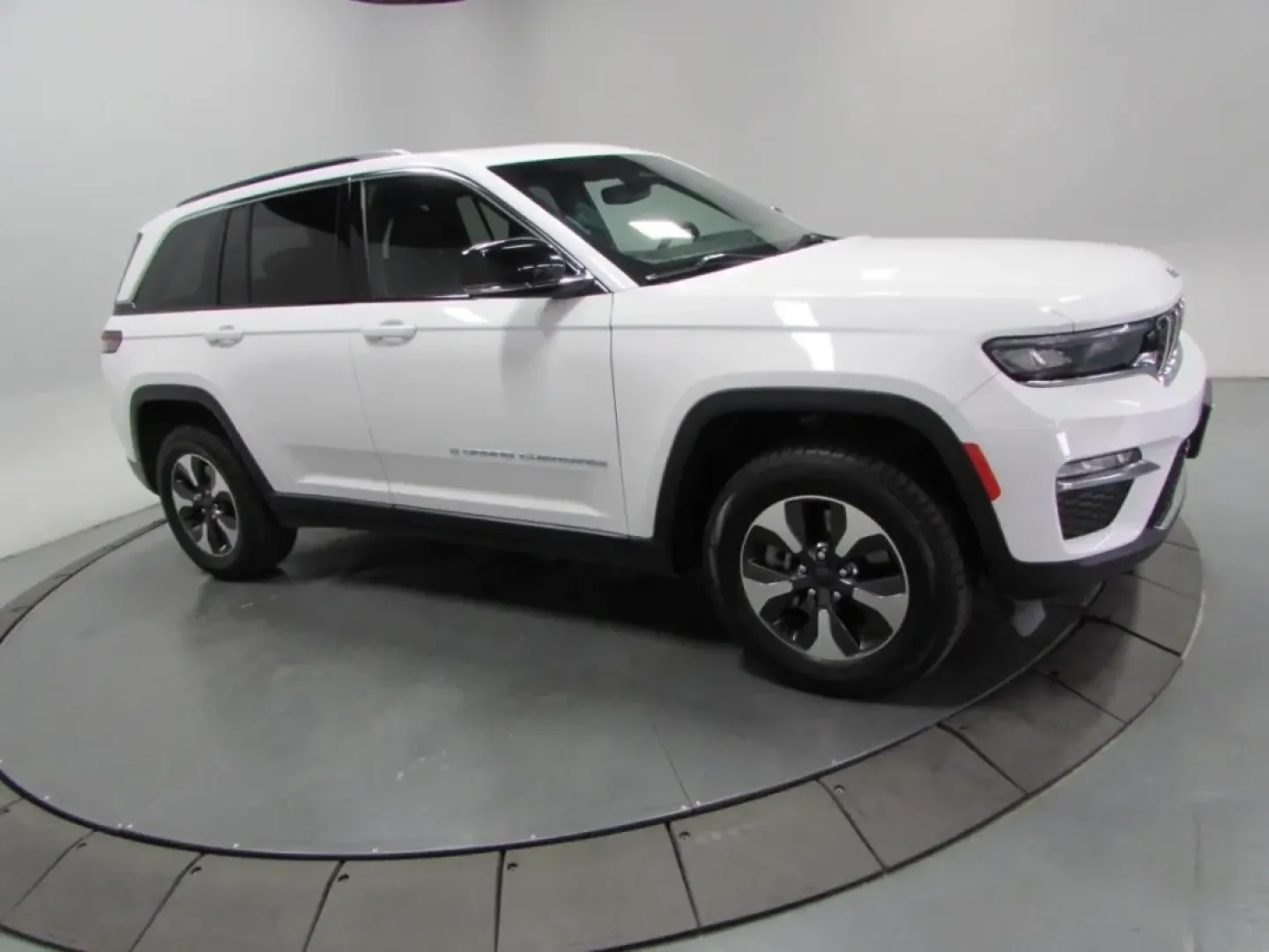 2024 /Global Black Jeep Grand Cherokee 4xe (1C4RJYB64RC) with an Other engine, Automatic transmission, located at 12830 Highway 21, De Soto, MO, 63020, (636) 337-7777, 38.153099, -90.573624 - **Experience Adventure and Comfort with the 2024 Jeep Grand Cherokee at Pettus CDJR DeSoto!**<br /> <br /> If you're dreaming of a vehicle that perfectly balances rugged outdoor capabilities with family-friendly comfort, look no further than the 2024 Jeep Grand Cherokee available at Pettus CDJR DeSo - Photo#3