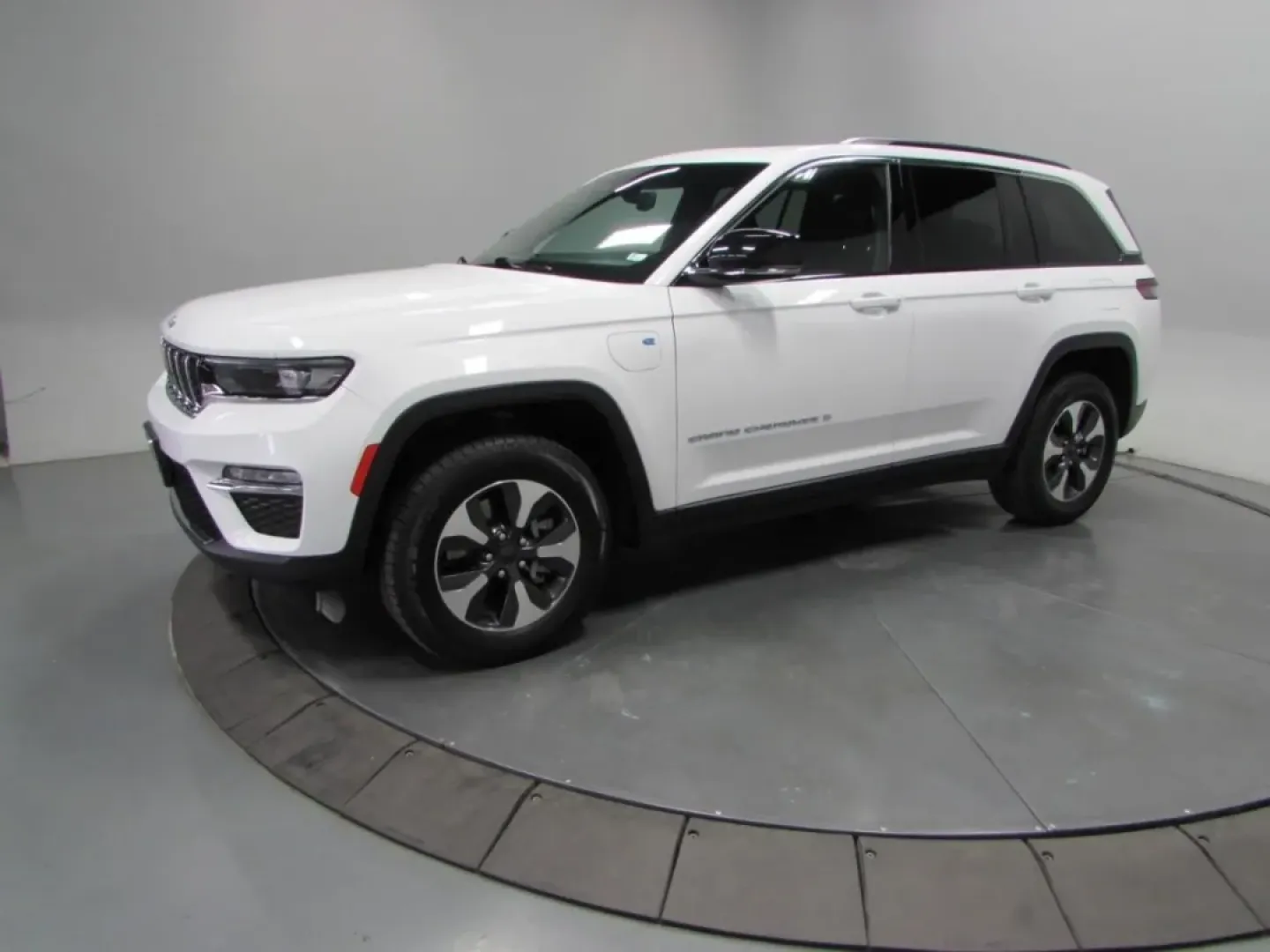 2024 /Global Black Jeep Grand Cherokee 4xe (1C4RJYB64RC) with an Other engine, Automatic transmission, located at 12830 Highway 21, De Soto, MO, 63020, (636) 337-7777, 38.153099, -90.573624 - **Experience Adventure and Comfort with the 2024 Jeep Grand Cherokee at Pettus CDJR DeSoto!**<br /> <br /> If you're dreaming of a vehicle that perfectly balances rugged outdoor capabilities with family-friendly comfort, look no further than the 2024 Jeep Grand Cherokee available at Pettus CDJR DeSo - Photo#4