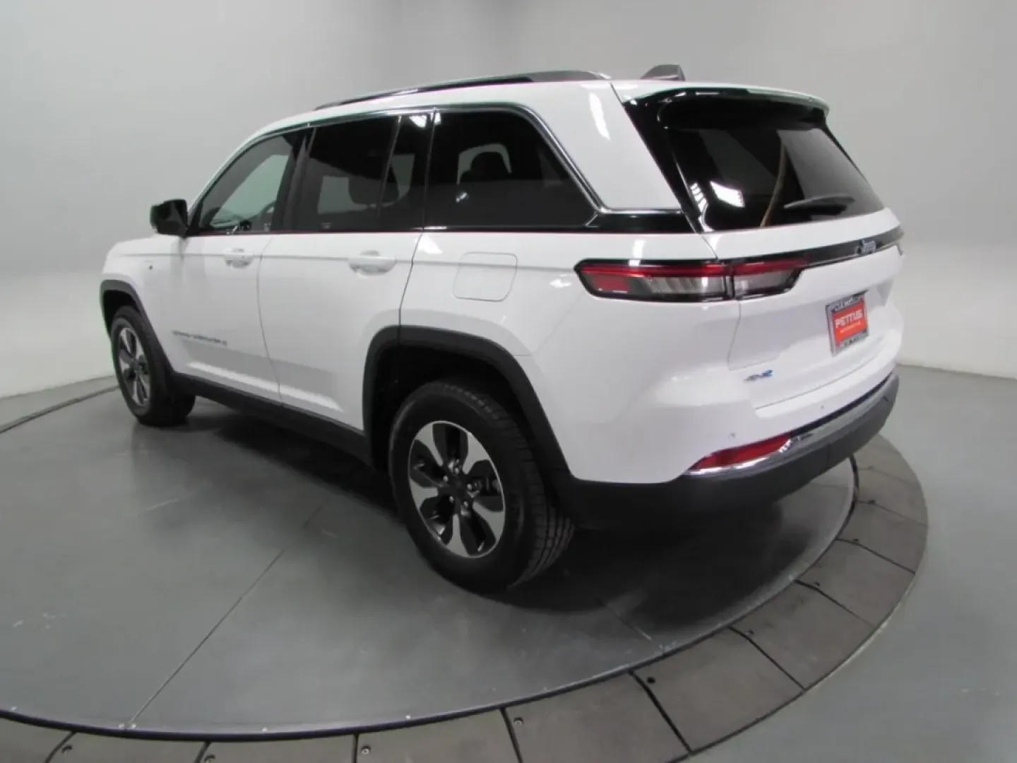 2024 /Global Black Jeep Grand Cherokee 4xe (1C4RJYB64RC) with an Other engine, Automatic transmission, located at 12830 Highway 21, De Soto, MO, 63020, (636) 337-7777, 38.153099, -90.573624 - **Experience Adventure and Comfort with the 2024 Jeep Grand Cherokee at Pettus CDJR DeSoto!**<br /> <br /> If you're dreaming of a vehicle that perfectly balances rugged outdoor capabilities with family-friendly comfort, look no further than the 2024 Jeep Grand Cherokee available at Pettus CDJR DeSo - Photo#5