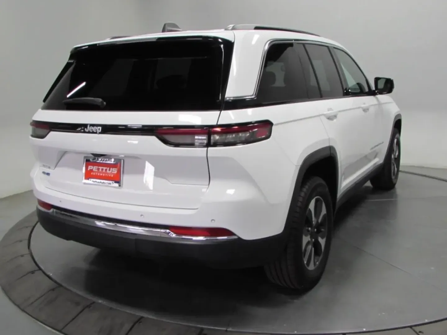 2024 /Global Black Jeep Grand Cherokee 4xe (1C4RJYB64RC) with an Other engine, Automatic transmission, located at 12830 Highway 21, De Soto, MO, 63020, (636) 337-7777, 38.153099, -90.573624 - **Experience Adventure and Comfort with the 2024 Jeep Grand Cherokee at Pettus CDJR DeSoto!**<br /> <br /> If you're dreaming of a vehicle that perfectly balances rugged outdoor capabilities with family-friendly comfort, look no further than the 2024 Jeep Grand Cherokee available at Pettus CDJR DeSo - Photo#7