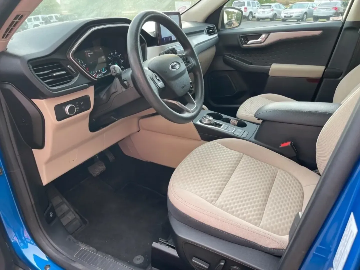 2020 Ford Escape SE (1FMCU0G60LU) with an 1.5L Turbocharged engine, located at 970 Woodlawn Dr., Farmington, MO, 63640, (573) 431-7800, 37.825642, -90.468674 - **Adventure Awaits with the 2020 Ford Escape SE Your Ideal Companion for Life in Farmington!**<br /> <br /> Are you ready to upgrade your driving experience? Whether you're commuting to work, shuttling the kids to school, or planning weekend getaways, the 2020 Ford Escape SE is the perfect blend of - Photo#9