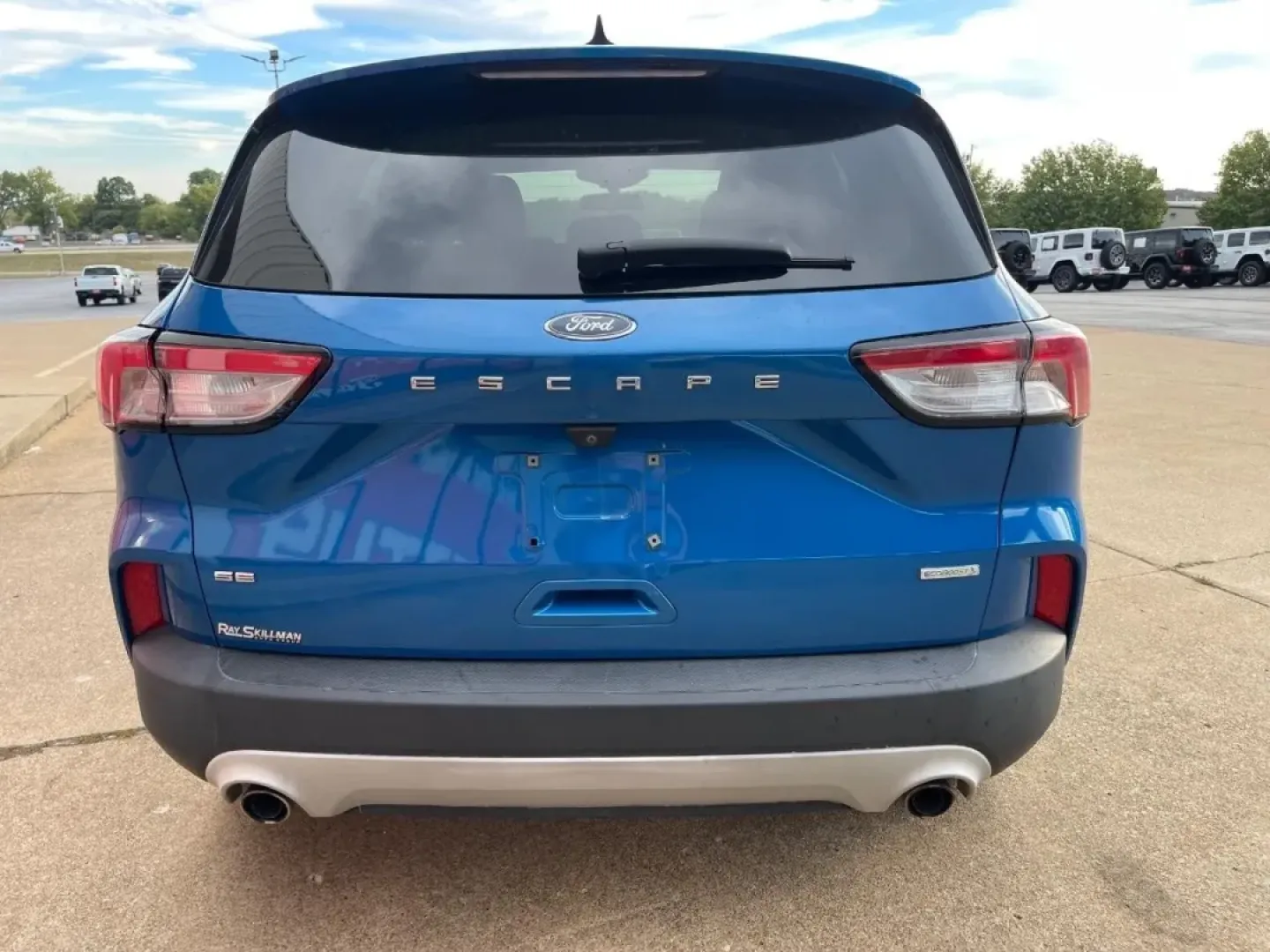 2020 Ford Escape SE (1FMCU0G60LU) with an 1.5L Turbocharged engine, located at 970 Woodlawn Dr., Farmington, MO, 63640, (573) 431-7800, 37.825642, -90.468674 - **Adventure Awaits with the 2020 Ford Escape SE Your Ideal Companion for Life in Farmington!**<br /> <br /> Are you ready to upgrade your driving experience? Whether you're commuting to work, shuttling the kids to school, or planning weekend getaways, the 2020 Ford Escape SE is the perfect blend of - Photo#4