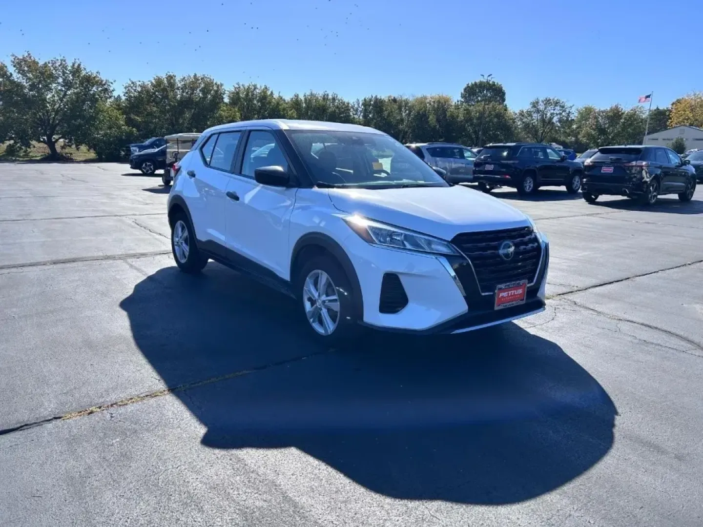 2022 /Charcoal Cloth Nissan Kicks S (3N1CP5BV9NL) with an 1.6L DOHC 16V 4-Cylinder engine, Automatic transmission, located at 970 Woodlawn Dr., Farmington, MO, 63640, (573) 431-7800, 37.825642, -90.468674 - **Elevate Your Daily Drive with the 2022 Nissan Kicks S at Pettus CDJR Farmington**<br /> <br /> If you're seeking a vehicle that seamlessly blends practicality with style, the 2022 Nissan Kicks S is the perfect choice for those who want an affordable vehicle while living life to the fullest. With i - Photo#0
