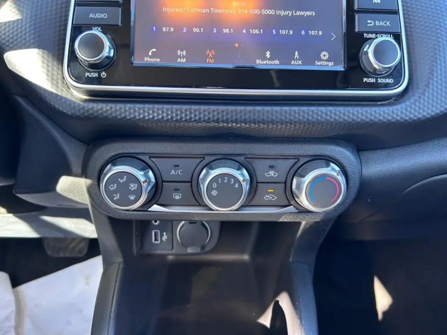 2022 /Charcoal Cloth Nissan Kicks S (3N1CP5BV9NL) with an 1.6L DOHC 16V 4-Cylinder engine, Automatic transmission, located at 970 Woodlawn Dr., Farmington, MO, 63640, (573) 431-7800, 37.825642, -90.468674 - **Elevate Your Daily Drive with the 2022 Nissan Kicks S at Pettus CDJR Farmington**<br /> <br /> If you're seeking a vehicle that seamlessly blends practicality with style, the 2022 Nissan Kicks S is the perfect choice for those who want an affordable vehicle while living life to the fullest. With i - Photo#14