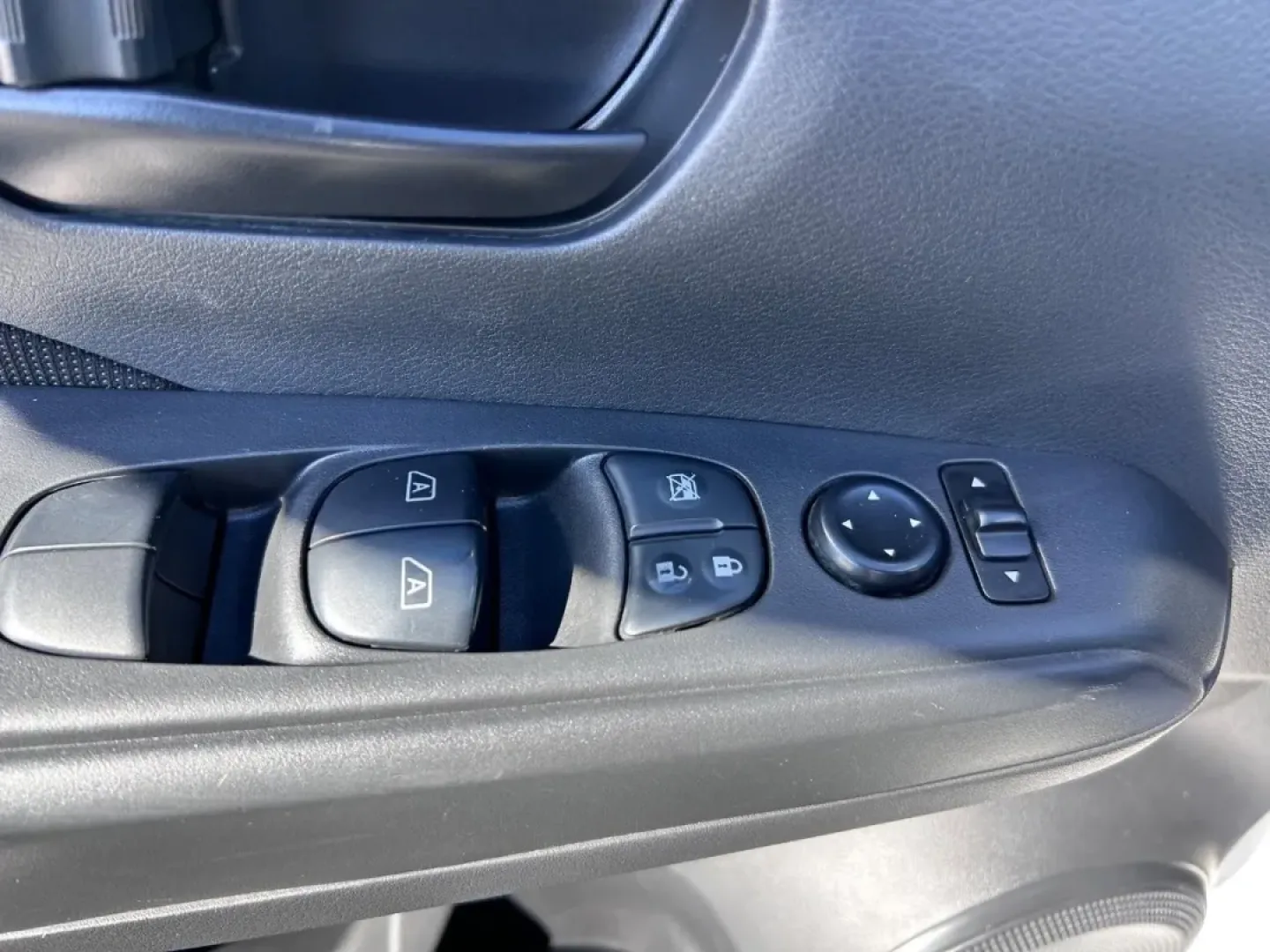 2022 /Charcoal Cloth Nissan Kicks S (3N1CP5BV9NL) with an 1.6L DOHC 16V 4-Cylinder engine, Automatic transmission, located at 970 Woodlawn Dr., Farmington, MO, 63640, (573) 431-7800, 37.825642, -90.468674 - **Elevate Your Daily Drive with the 2022 Nissan Kicks S at Pettus CDJR Farmington**<br /> <br /> If you're seeking a vehicle that seamlessly blends practicality with style, the 2022 Nissan Kicks S is the perfect choice for those who want an affordable vehicle while living life to the fullest. With i - Photo#17