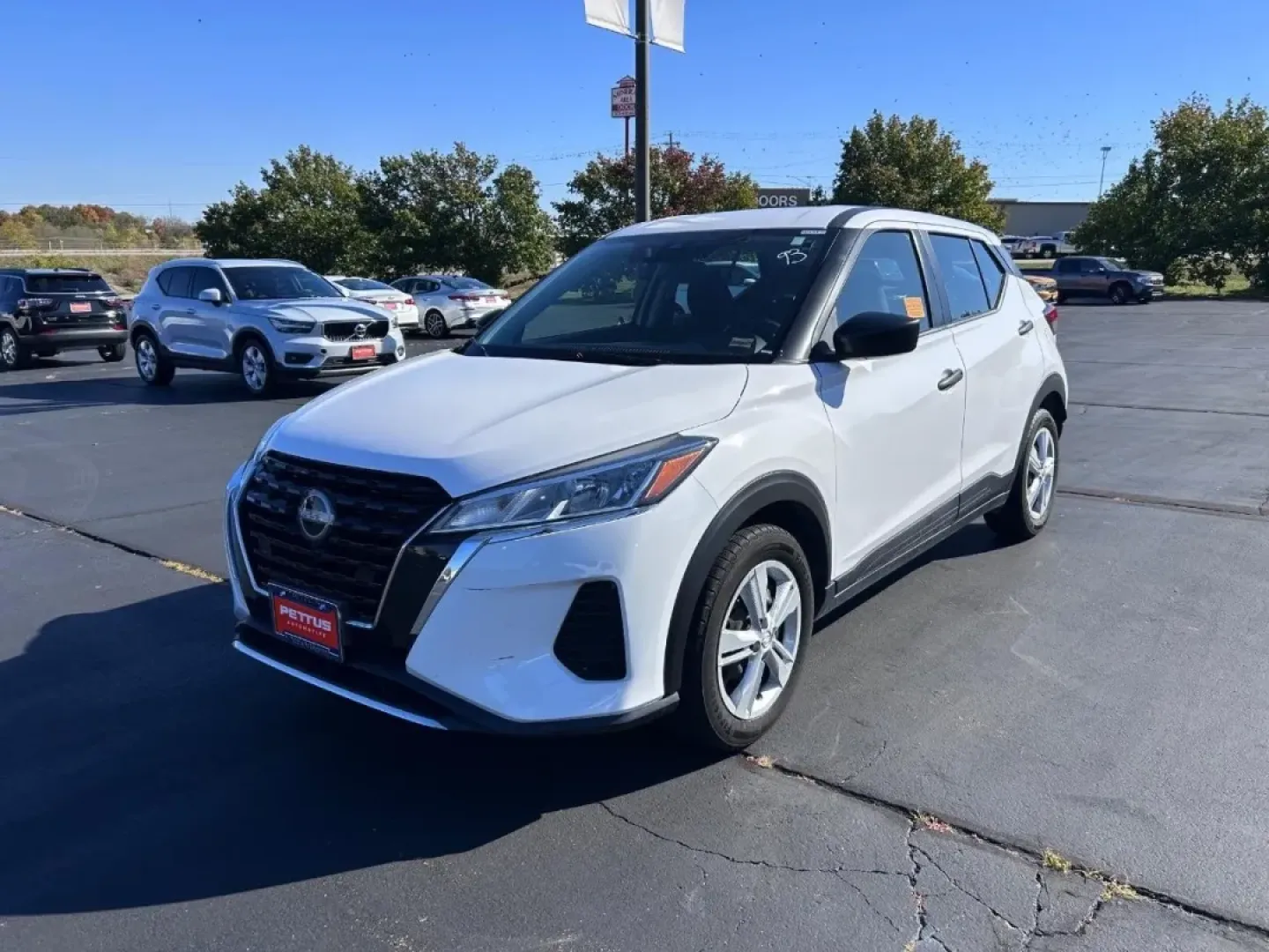 2022 /Charcoal Cloth Nissan Kicks S (3N1CP5BV9NL) with an 1.6L DOHC 16V 4-Cylinder engine, Automatic transmission, located at 970 Woodlawn Dr., Farmington, MO, 63640, (573) 431-7800, 37.825642, -90.468674 - **Elevate Your Daily Drive with the 2022 Nissan Kicks S at Pettus CDJR Farmington**<br /> <br /> If you're seeking a vehicle that seamlessly blends practicality with style, the 2022 Nissan Kicks S is the perfect choice for those who want an affordable vehicle while living life to the fullest. With i - Photo#6