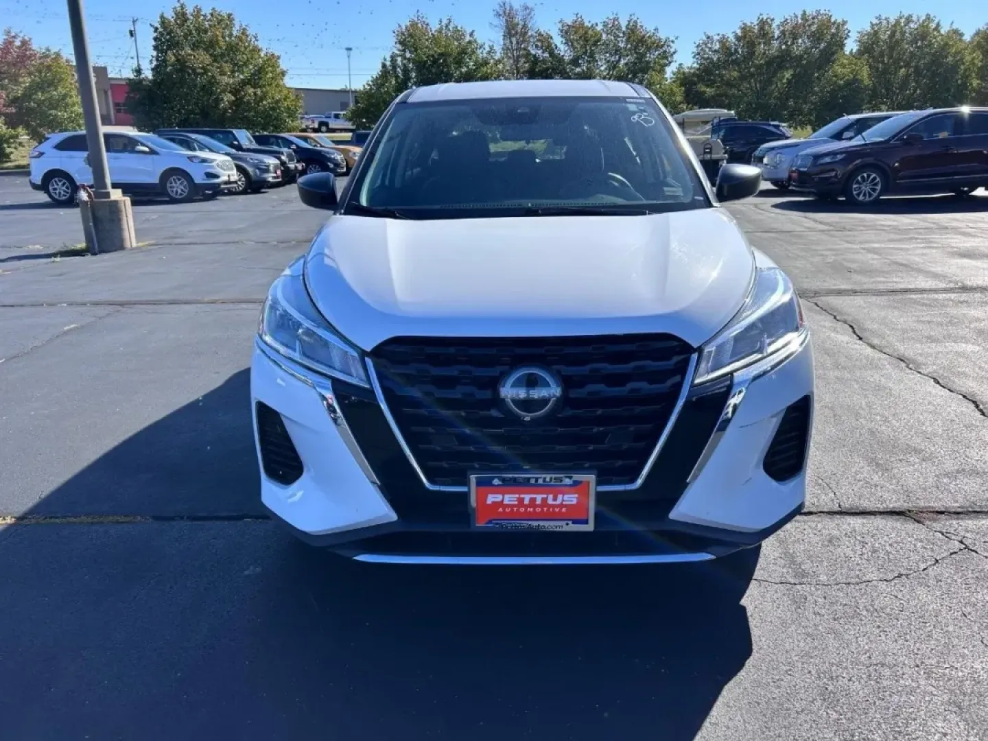 2022 /Charcoal Cloth Nissan Kicks S (3N1CP5BV9NL) with an 1.6L DOHC 16V 4-Cylinder engine, Automatic transmission, located at 970 Woodlawn Dr., Farmington, MO, 63640, (573) 431-7800, 37.825642, -90.468674 - **Elevate Your Daily Drive with the 2022 Nissan Kicks S at Pettus CDJR Farmington**<br /> <br /> If you're seeking a vehicle that seamlessly blends practicality with style, the 2022 Nissan Kicks S is the perfect choice for those who want an affordable vehicle while living life to the fullest. With i - Photo#7