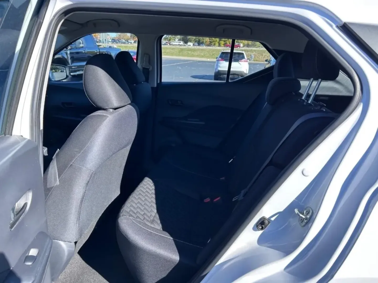 2022 /Charcoal Cloth Nissan Kicks S (3N1CP5BV9NL) with an 1.6L DOHC 16V 4-Cylinder engine, Automatic transmission, located at 970 Woodlawn Dr., Farmington, MO, 63640, (573) 431-7800, 37.825642, -90.468674 - **Elevate Your Daily Drive with the 2022 Nissan Kicks S at Pettus CDJR Farmington**<br /> <br /> If you're seeking a vehicle that seamlessly blends practicality with style, the 2022 Nissan Kicks S is the perfect choice for those who want an affordable vehicle while living life to the fullest. With i - Photo#8