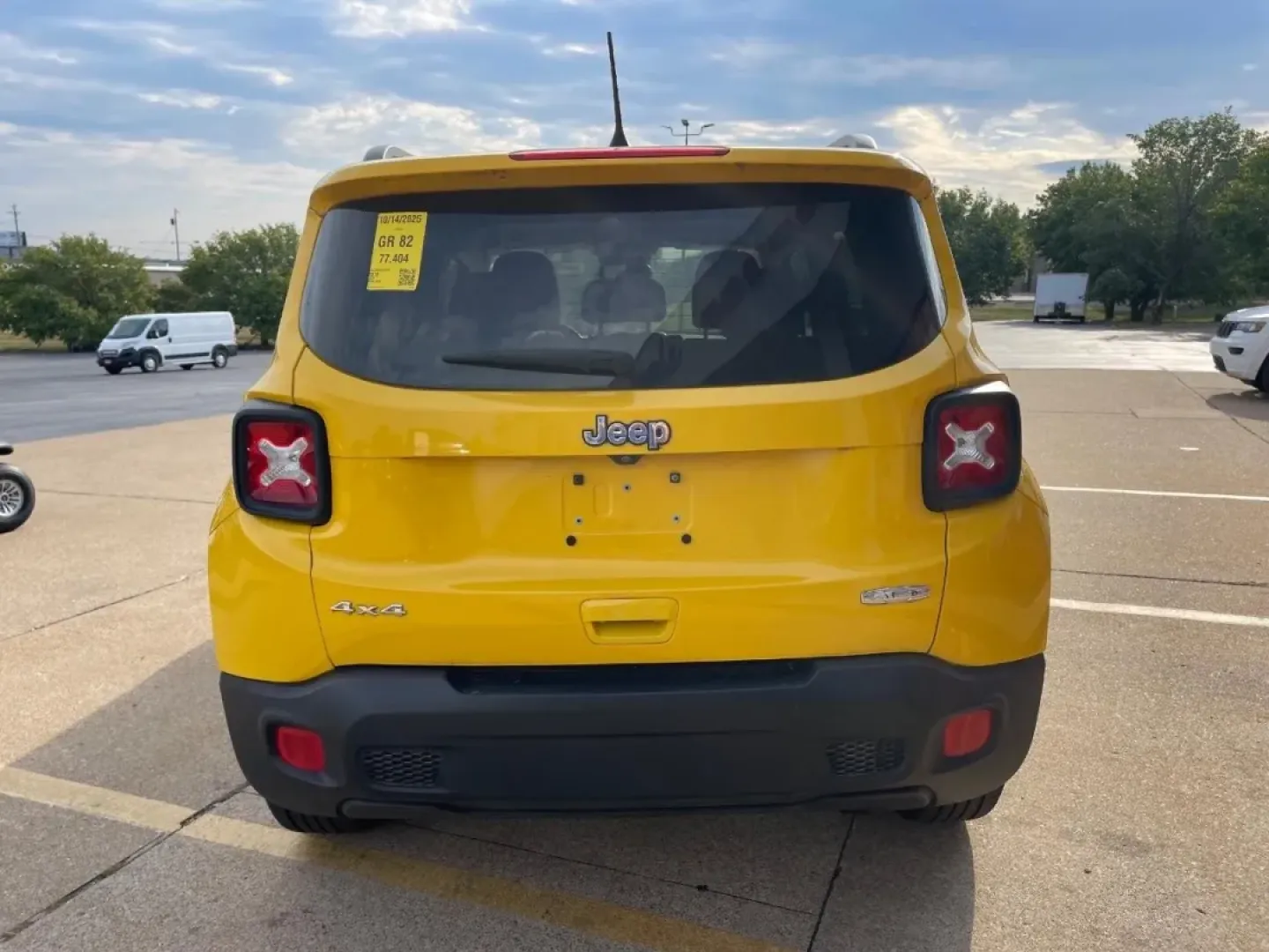 2018 /Black Cloth Jeep Renegade Latitude (ZACCJBBB5JP) with an 2.4L engine, located at 970 Woodlawn Dr., Farmington, MO, 63640, (573) 431-7800, 37.825642, -90.468674 - **Adventure Awaits with This 2018 Jeep Renegade: The Ideal Crossover for Your Next Journey!**<br /> <br /> Are you ready to elevate your lifestyle with a vehicle that's as adventurous as you are? The 2018 Jeep Renegade is the perfect crossover for those who crave exploration, whether you're navigati - Photo#2