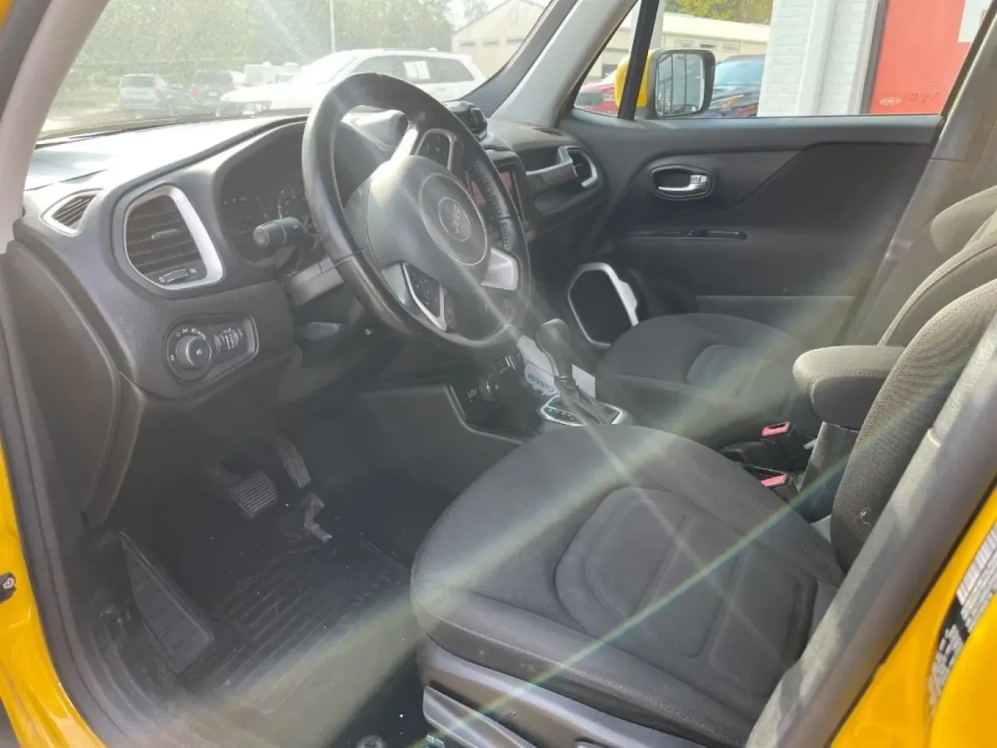 2018 /Black Cloth Jeep Renegade Latitude (ZACCJBBB5JP) with an 2.4L engine, located at 970 Woodlawn Dr., Farmington, MO, 63640, (573) 431-7800, 37.825642, -90.468674 - **Adventure Awaits with This 2018 Jeep Renegade: The Ideal Crossover for Your Next Journey!**<br /> <br /> Are you ready to elevate your lifestyle with a vehicle that's as adventurous as you are? The 2018 Jeep Renegade is the perfect crossover for those who crave exploration, whether you're navigati - Photo#6