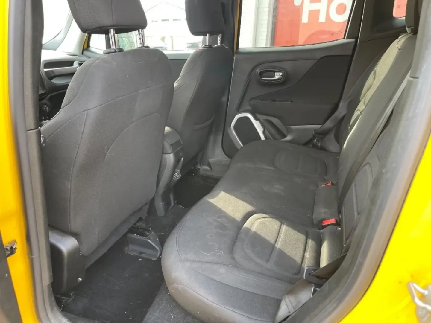 2018 /Black Cloth Jeep Renegade Latitude (ZACCJBBB5JP) with an 2.4L engine, located at 970 Woodlawn Dr., Farmington, MO, 63640, (573) 431-7800, 37.825642, -90.468674 - **Adventure Awaits with This 2018 Jeep Renegade: The Ideal Crossover for Your Next Journey!**<br /> <br /> Are you ready to elevate your lifestyle with a vehicle that's as adventurous as you are? The 2018 Jeep Renegade is the perfect crossover for those who crave exploration, whether you're navigati - Photo#7