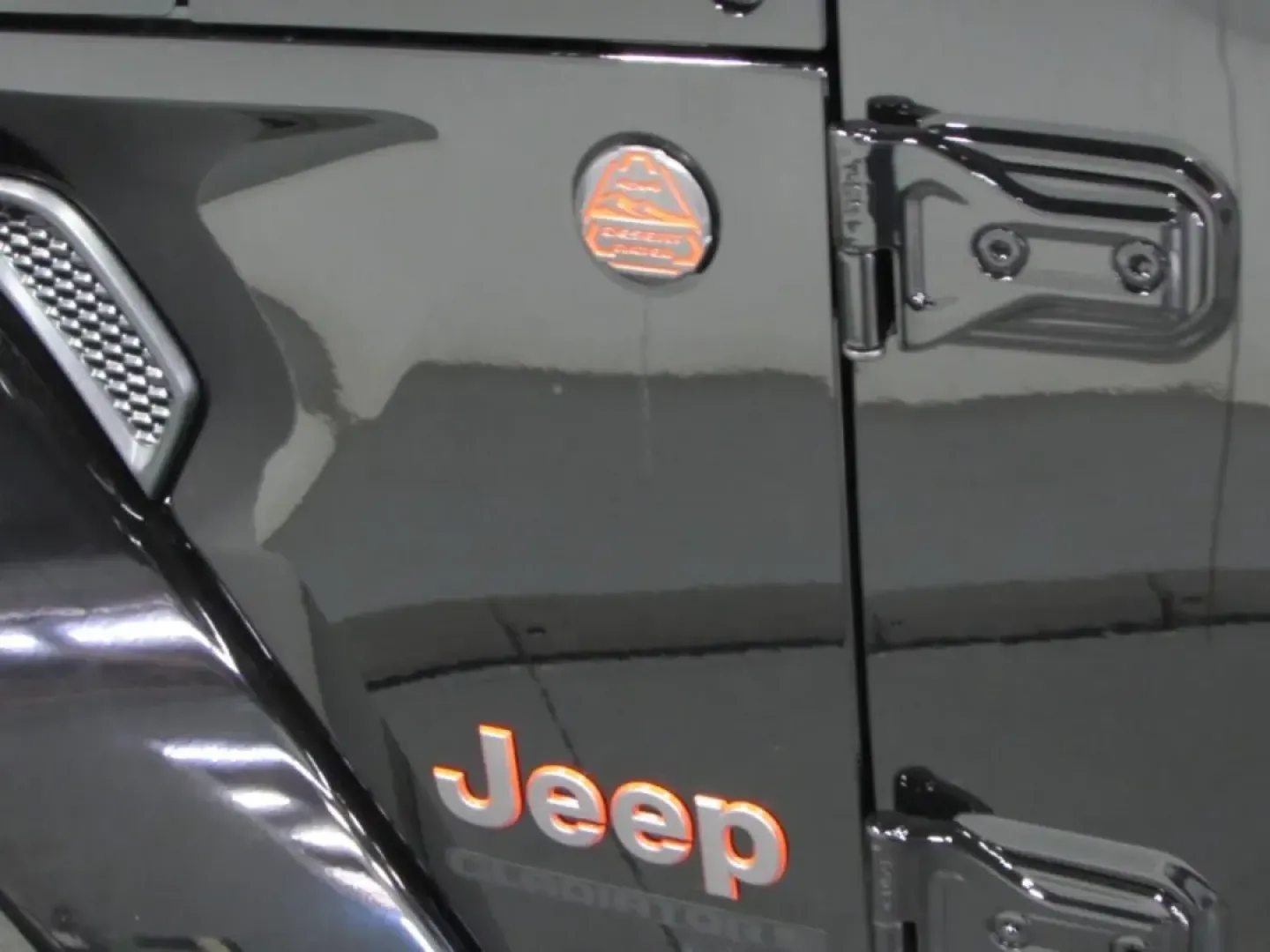 2025 /Black Jeep Gladiator Mojave (1C6RJTEG5SL) with an Other engine, Automatic transmission, located at 12830 Highway 21, De Soto, MO, 63020, (636) 337-7777, 38.153099, -90.573624 - Are you ready to elevate your weekend adventures and daily commutes? Look no further than this impressive 2025 Jeep Gladiator, a truck designed for those who demand versatility, rugged capability, and a touch of luxury. Perfectly suited for outdoor enthusiasts and city dwellers alike, this pre-owned - Photo#10