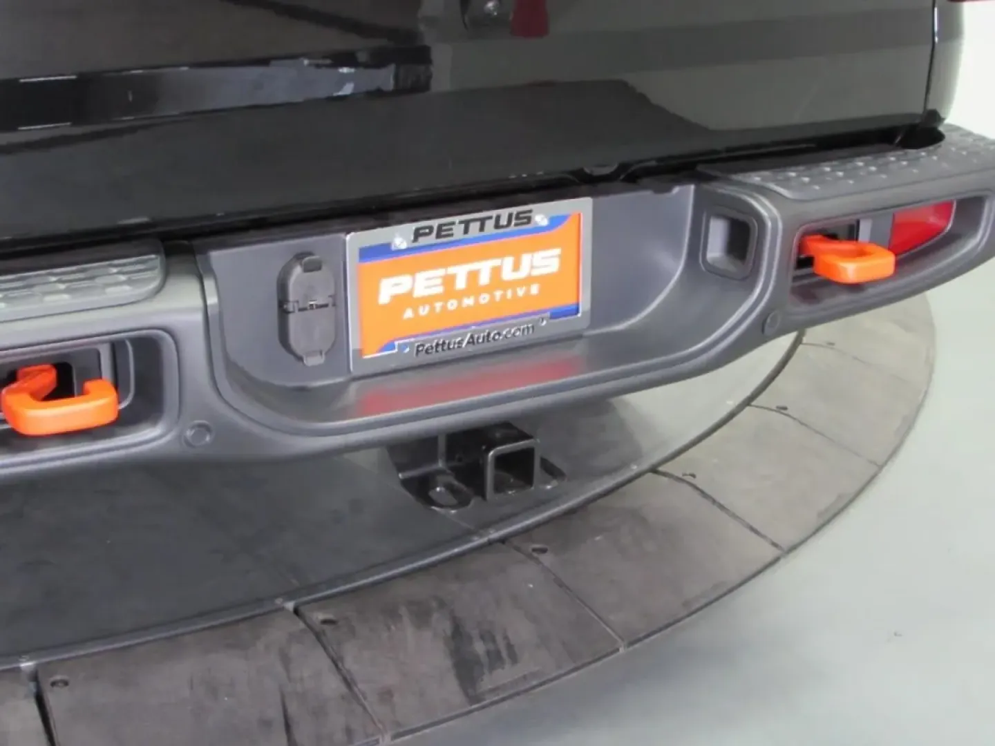 2025 /Black Jeep Gladiator Mojave (1C6RJTEG5SL) with an Other engine, Automatic transmission, located at 12830 Highway 21, De Soto, MO, 63020, (636) 337-7777, 38.153099, -90.573624 - Are you ready to elevate your weekend adventures and daily commutes? Look no further than this impressive 2025 Jeep Gladiator, a truck designed for those who demand versatility, rugged capability, and a touch of luxury. Perfectly suited for outdoor enthusiasts and city dwellers alike, this pre-owned - Photo#11