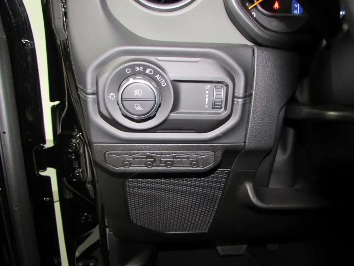 2025 /Black Jeep Gladiator Mojave (1C6RJTEG5SL) with an Other engine, Automatic transmission, located at 12830 Highway 21, De Soto, MO, 63020, (636) 337-7777, 38.153099, -90.573624 - Are you ready to elevate your weekend adventures and daily commutes? Look no further than this impressive 2025 Jeep Gladiator, a truck designed for those who demand versatility, rugged capability, and a touch of luxury. Perfectly suited for outdoor enthusiasts and city dwellers alike, this pre-owned - Photo#14