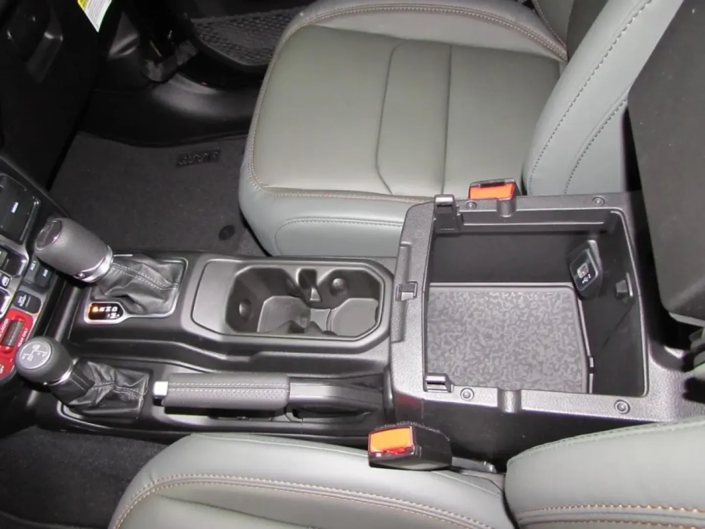 2025 /Black Jeep Gladiator Mojave (1C6RJTEG5SL) with an Other engine, Automatic transmission, located at 12830 Highway 21, De Soto, MO, 63020, (636) 337-7777, 38.153099, -90.573624 - Are you ready to elevate your weekend adventures and daily commutes? Look no further than this impressive 2025 Jeep Gladiator, a truck designed for those who demand versatility, rugged capability, and a touch of luxury. Perfectly suited for outdoor enthusiasts and city dwellers alike, this pre-owned - Photo#22