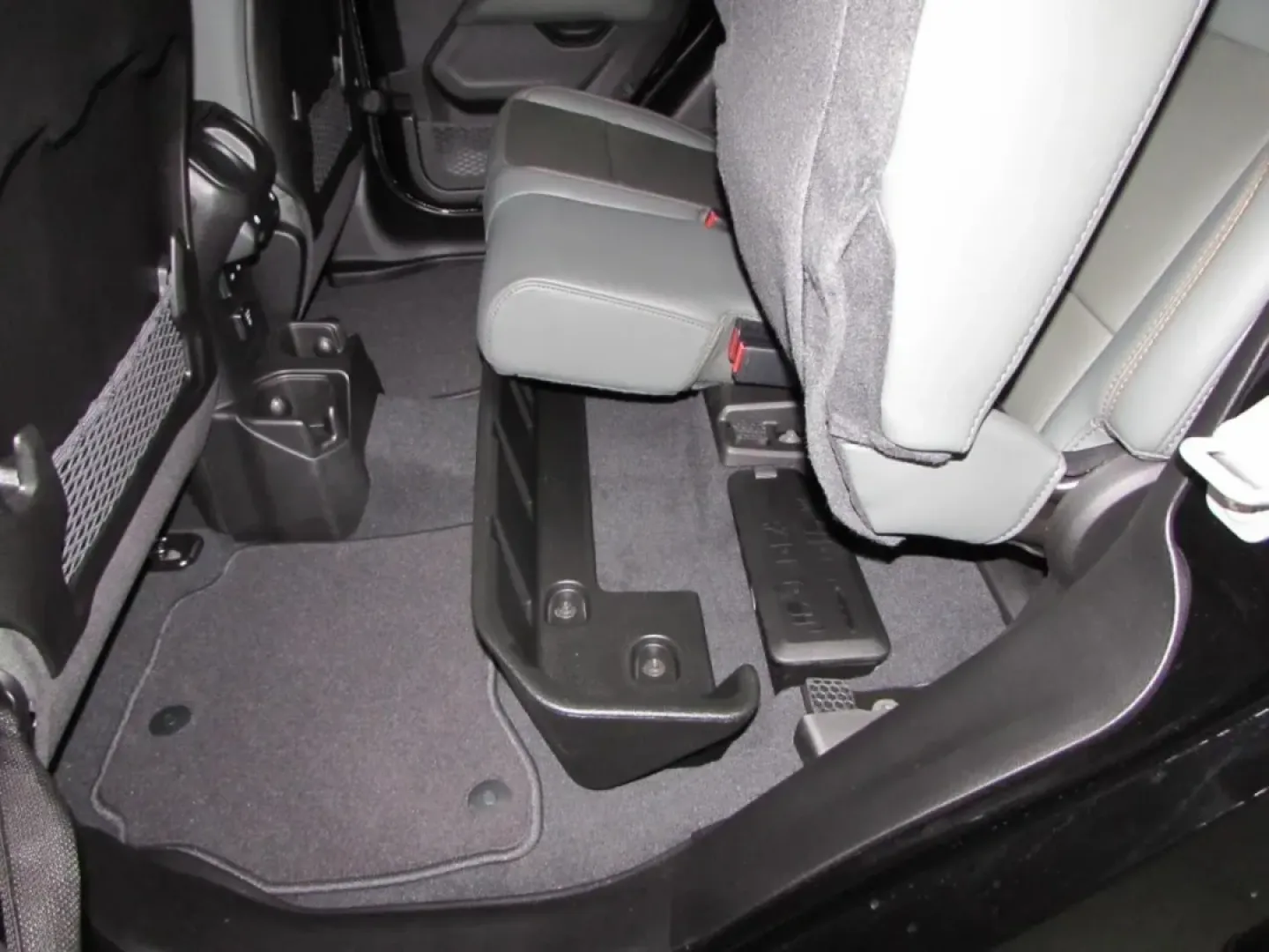 2025 /Black Jeep Gladiator Mojave (1C6RJTEG5SL) with an Other engine, Automatic transmission, located at 12830 Highway 21, De Soto, MO, 63020, (636) 337-7777, 38.153099, -90.573624 - Are you ready to elevate your weekend adventures and daily commutes? Look no further than this impressive 2025 Jeep Gladiator, a truck designed for those who demand versatility, rugged capability, and a touch of luxury. Perfectly suited for outdoor enthusiasts and city dwellers alike, this pre-owned - Photo#27