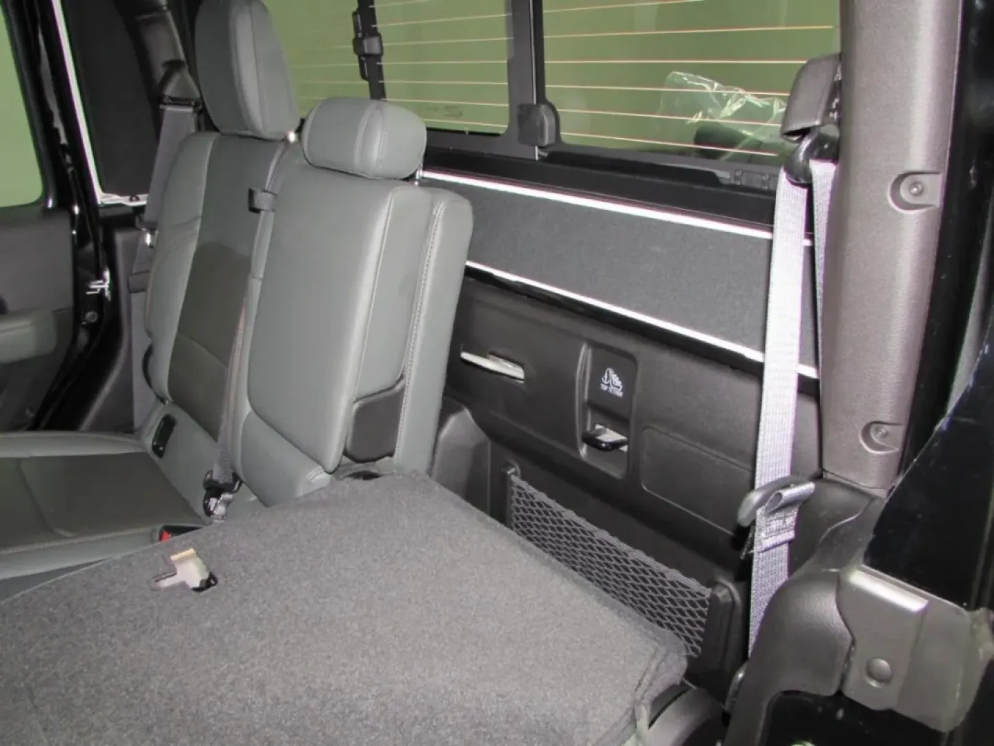 2025 /Black Jeep Gladiator Mojave (1C6RJTEG5SL) with an Other engine, Automatic transmission, located at 12830 Highway 21, De Soto, MO, 63020, (636) 337-7777, 38.153099, -90.573624 - Are you ready to elevate your weekend adventures and daily commutes? Look no further than this impressive 2025 Jeep Gladiator, a truck designed for those who demand versatility, rugged capability, and a touch of luxury. Perfectly suited for outdoor enthusiasts and city dwellers alike, this pre-owned - Photo#28