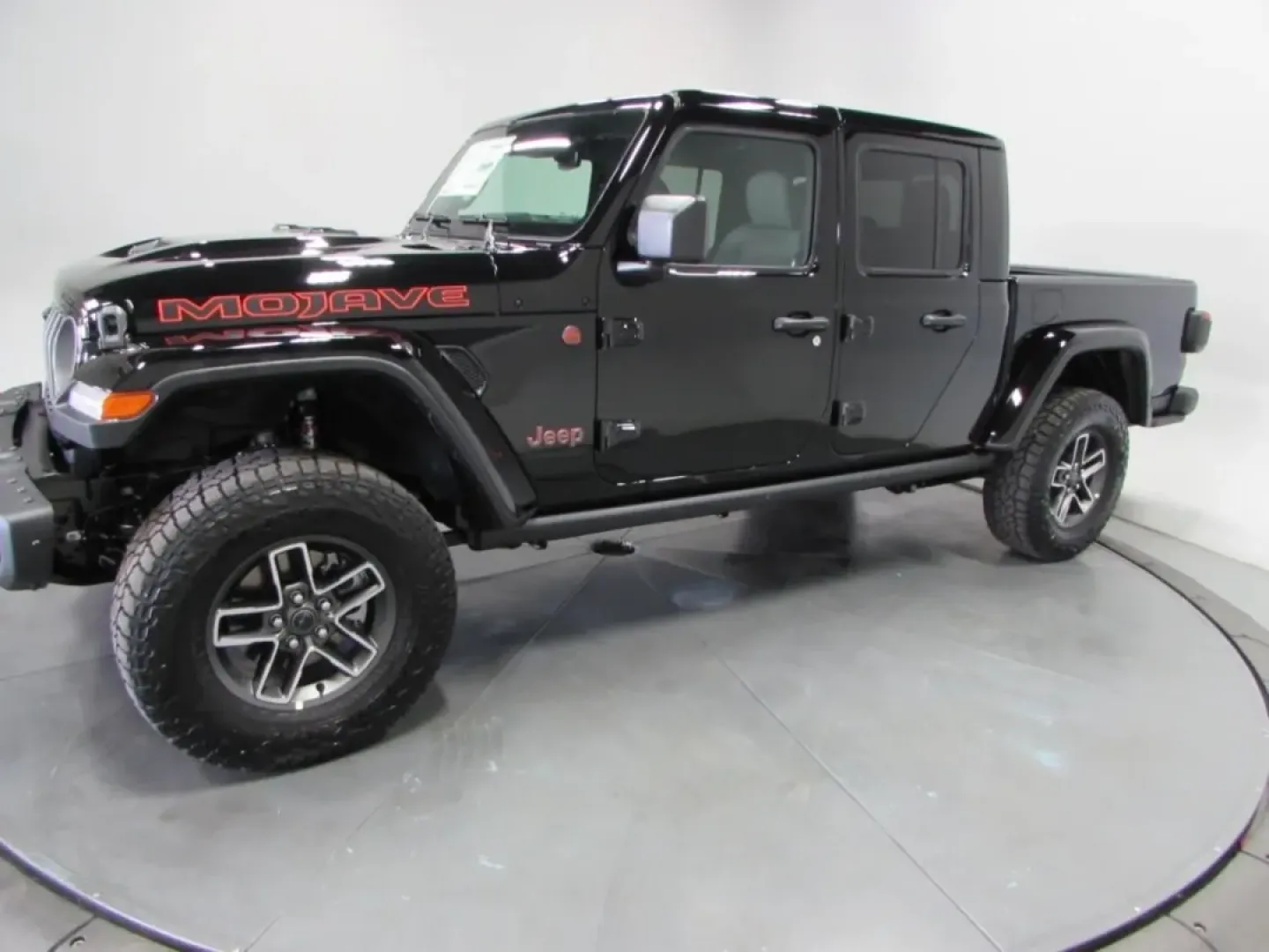 2025 /Black Jeep Gladiator Mojave (1C6RJTEG5SL) with an Other engine, Automatic transmission, located at 12830 Highway 21, De Soto, MO, 63020, (636) 337-7777, 38.153099, -90.573624 - Are you ready to elevate your weekend adventures and daily commutes? Look no further than this impressive 2025 Jeep Gladiator, a truck designed for those who demand versatility, rugged capability, and a touch of luxury. Perfectly suited for outdoor enthusiasts and city dwellers alike, this pre-owned - Photo#4
