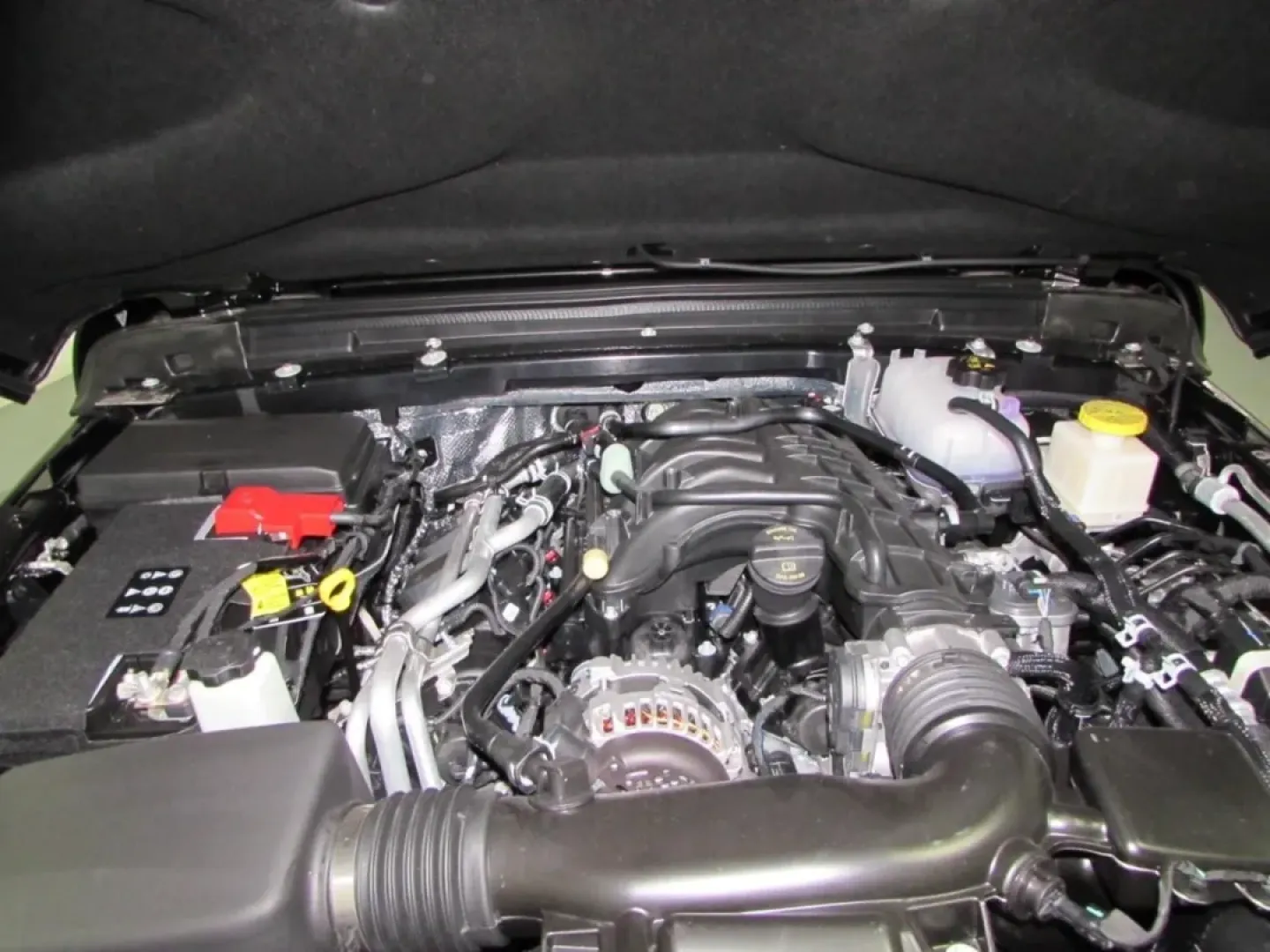 2025 /Black Jeep Gladiator Mojave (1C6RJTEG5SL) with an Other engine, Automatic transmission, located at 12830 Highway 21, De Soto, MO, 63020, (636) 337-7777, 38.153099, -90.573624 - Are you ready to elevate your weekend adventures and daily commutes? Look no further than this impressive 2025 Jeep Gladiator, a truck designed for those who demand versatility, rugged capability, and a touch of luxury. Perfectly suited for outdoor enthusiasts and city dwellers alike, this pre-owned - Photo#8