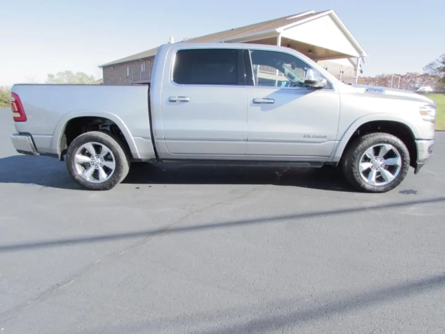 2019 /Black Ram 1500 Limited (1C6SRFHT5KN) with an Other engine, located at 12836 Highway 21, De Soto, MO, 63020, (636) 337-7777, 38.151867, -90.575615 - **Discover Your Next Adventure with This 2019 Ram 1500 at Pettus Ford De Soto!**<br /> <br /> Are you ready to elevate your weekend adventures or tackle your daily commutes with confidence? This robust 2019 Ram 1500 is the perfect companion, designed for those who crave both power and versatility. W - Photo#7