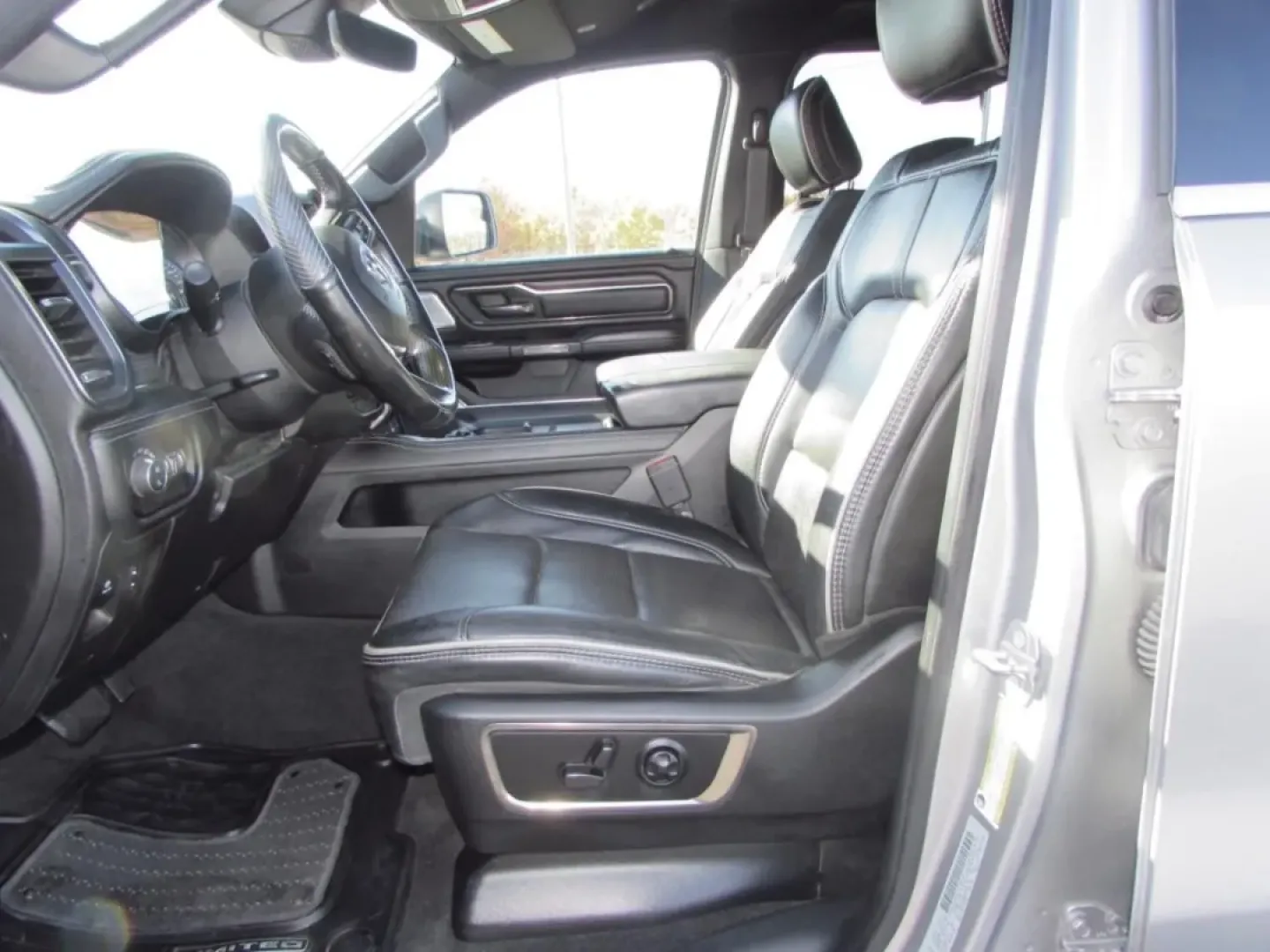 2019 /Black Ram 1500 Limited (1C6SRFHT5KN) with an Other engine, located at 12836 Highway 21, De Soto, MO, 63020, (636) 337-7777, 38.151867, -90.575615 - **Discover Your Next Adventure with This 2019 Ram 1500 at Pettus Ford De Soto!**<br /> <br /> Are you ready to elevate your weekend adventures or tackle your daily commutes with confidence? This robust 2019 Ram 1500 is the perfect companion, designed for those who crave both power and versatility. W - Photo#12