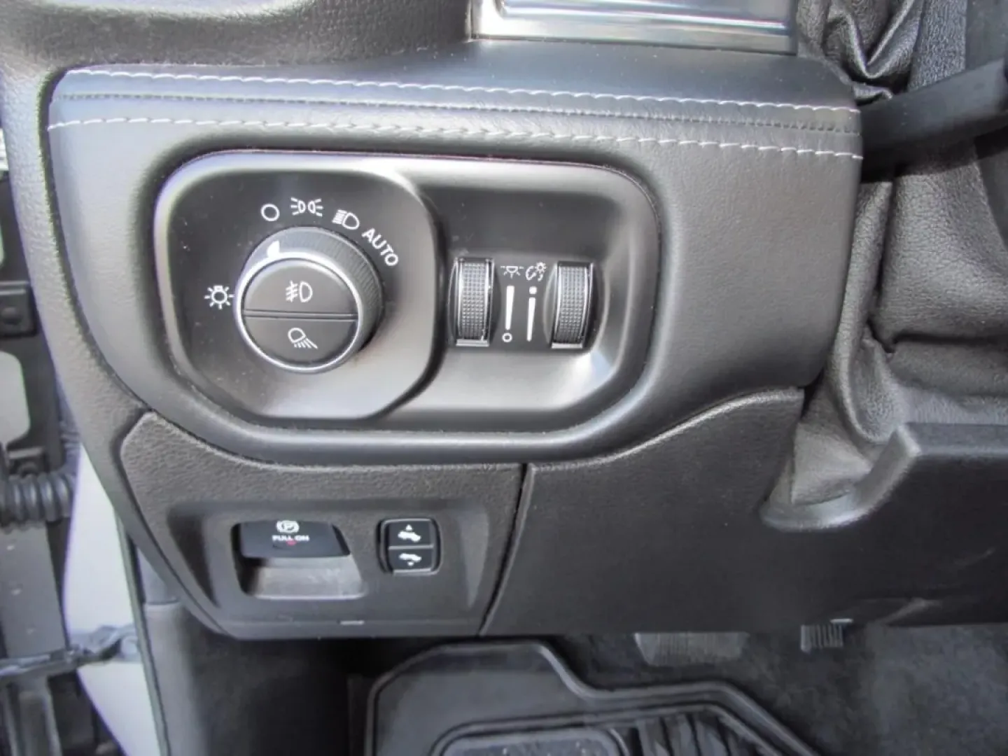 2019 /Black Ram 1500 Limited (1C6SRFHT5KN) with an Other engine, located at 12836 Highway 21, De Soto, MO, 63020, (636) 337-7777, 38.151867, -90.575615 - **Discover Your Next Adventure with This 2019 Ram 1500 at Pettus Ford De Soto!**<br /> <br /> Are you ready to elevate your weekend adventures or tackle your daily commutes with confidence? This robust 2019 Ram 1500 is the perfect companion, designed for those who crave both power and versatility. W - Photo#13