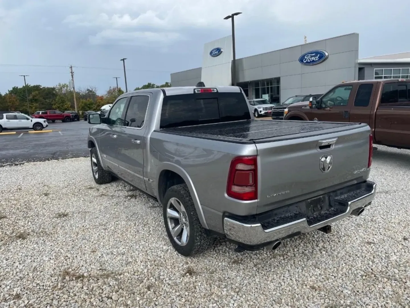 2019 /Black Ram 1500 Limited (1C6SRFHT5KN) with an Other engine, located at 12836 Highway 21, De Soto, MO, 63020, (636) 337-7777, 38.151867, -90.575615 - **Discover Your Next Adventure with This 2019 Ram 1500 at Pettus Ford De Soto!**<br /> <br /> Are you ready to elevate your weekend adventures or tackle your daily commutes with confidence? This robust 2019 Ram 1500 is the perfect companion, designed for those who crave both power and versatility. W - Photo#2