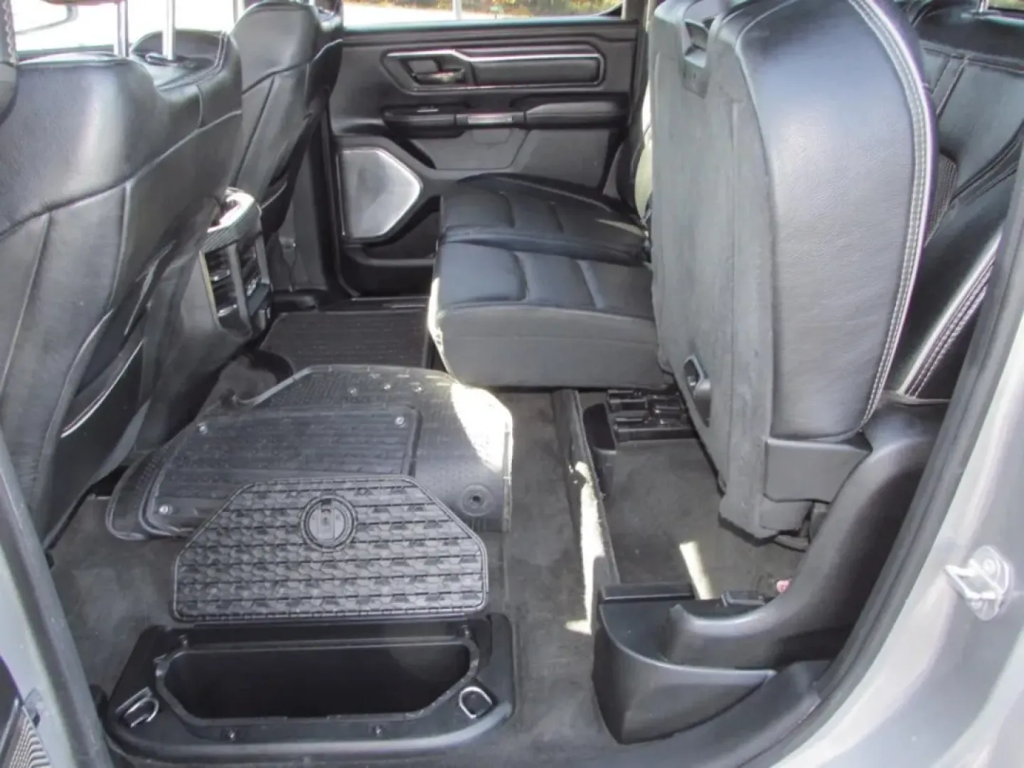 2019 /Black Ram 1500 Limited (1C6SRFHT5KN) with an Other engine, located at 12836 Highway 21, De Soto, MO, 63020, (636) 337-7777, 38.151867, -90.575615 - **Discover Your Next Adventure with This 2019 Ram 1500 at Pettus Ford De Soto!**<br /> <br /> Are you ready to elevate your weekend adventures or tackle your daily commutes with confidence? This robust 2019 Ram 1500 is the perfect companion, designed for those who crave both power and versatility. W - Photo#29