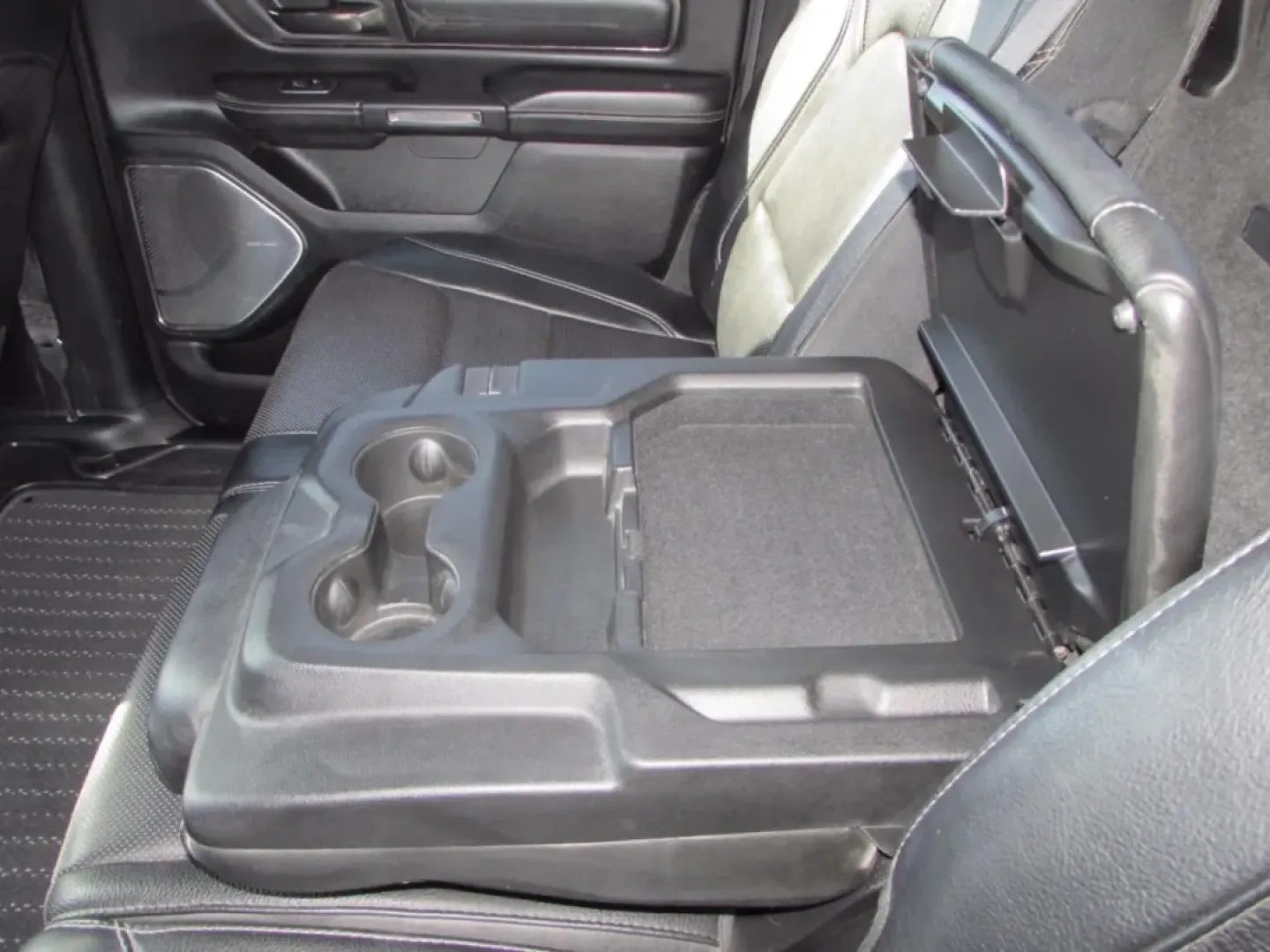 2019 /Black Ram 1500 Limited (1C6SRFHT5KN) with an Other engine, located at 12836 Highway 21, De Soto, MO, 63020, (636) 337-7777, 38.151867, -90.575615 - **Discover Your Next Adventure with This 2019 Ram 1500 at Pettus Ford De Soto!**<br /> <br /> Are you ready to elevate your weekend adventures or tackle your daily commutes with confidence? This robust 2019 Ram 1500 is the perfect companion, designed for those who crave both power and versatility. W - Photo#30