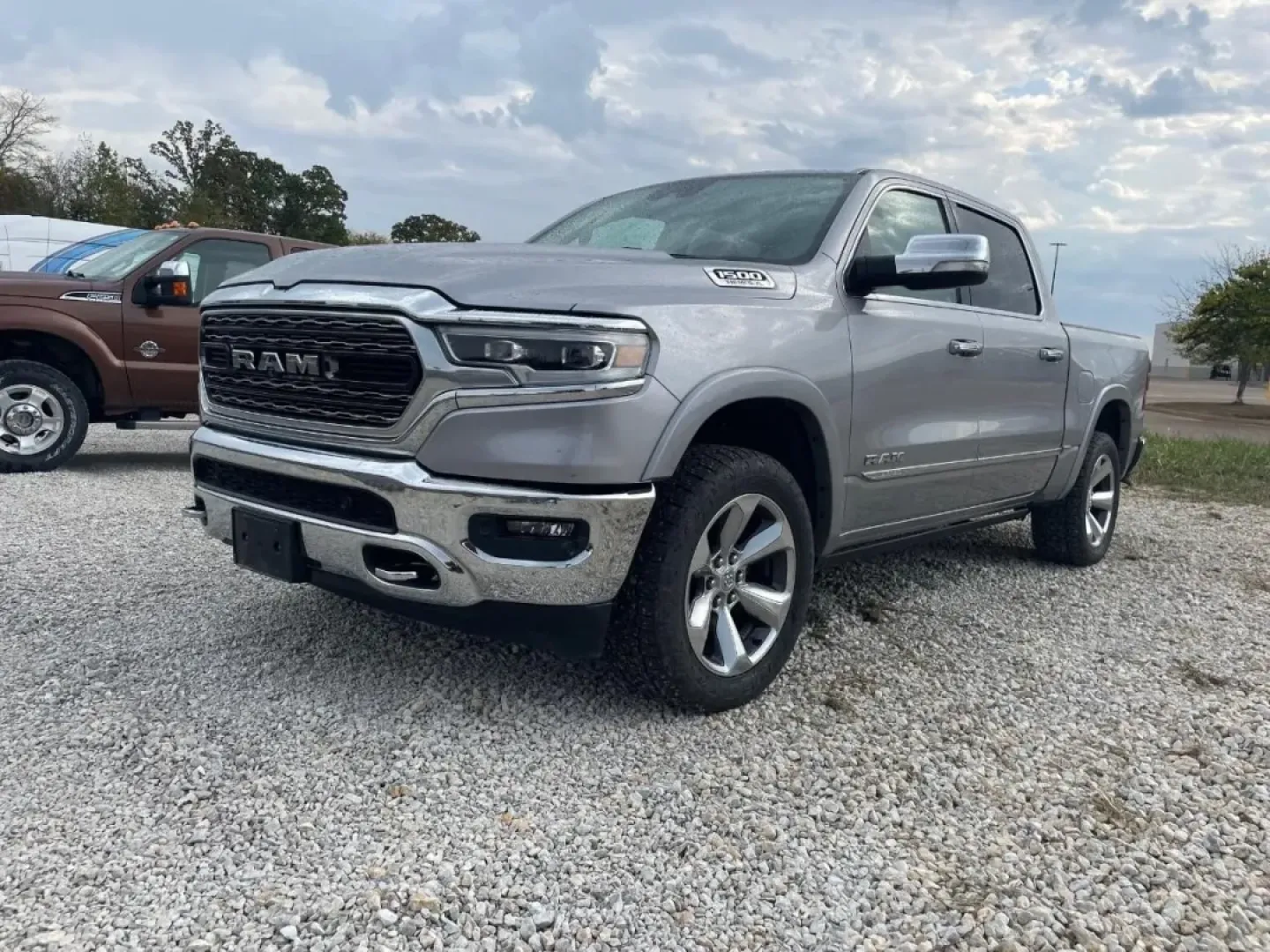 2019 /Black Ram 1500 Limited (1C6SRFHT5KN) with an Other engine, located at 12836 Highway 21, De Soto, MO, 63020, (636) 337-7777, 38.151867, -90.575615 - **Discover Your Next Adventure with This 2019 Ram 1500 at Pettus Ford De Soto!**<br /> <br /> Are you ready to elevate your weekend adventures or tackle your daily commutes with confidence? This robust 2019 Ram 1500 is the perfect companion, designed for those who crave both power and versatility. W - Photo#34