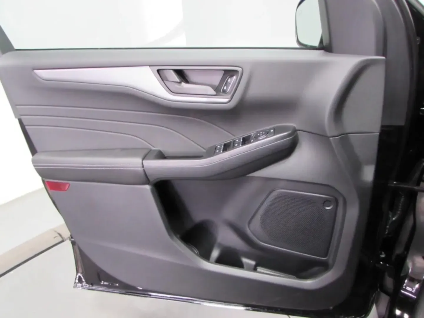 2026 /Ebony Ford Escape Active (1FMCU0GNXTU) with an 1.5L engine, located at 12836 Highway 21, De Soto, MO, 63020, (636) 337-7777, 38.151867, -90.575615 - ### Discover Your Next Adventure with the 2026 Ford Escape Active at Pettus Ford De Soto!<br /> <br /> Are you ready to elevate your driving experience? The 2026 Ford Escape Active is more than just a vehicle; it's your passport to adventure, perfect for weekend getaways, family outings, or your dai - Photo#9