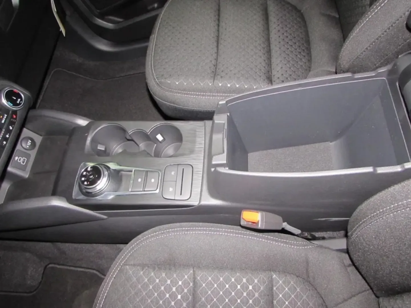 2026 /Ebony Ford Escape Active (1FMCU0GNXTU) with an 1.5L engine, located at 12836 Highway 21, De Soto, MO, 63020, (636) 337-7777, 38.151867, -90.575615 - ### Discover Your Next Adventure with the 2026 Ford Escape Active at Pettus Ford De Soto!<br /> <br /> Are you ready to elevate your driving experience? The 2026 Ford Escape Active is more than just a vehicle; it's your passport to adventure, perfect for weekend getaways, family outings, or your dai - Photo#17