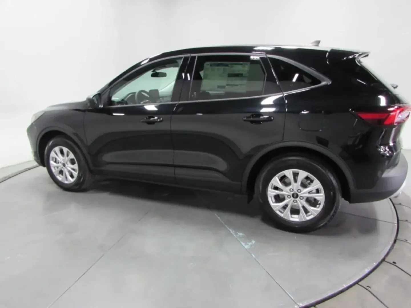 2026 /Ebony Ford Escape Active (1FMCU0GNXTU) with an 1.5L engine, located at 12836 Highway 21, De Soto, MO, 63020, (636) 337-7777, 38.151867, -90.575615 - ### Discover Your Next Adventure with the 2026 Ford Escape Active at Pettus Ford De Soto!<br /> <br /> Are you ready to elevate your driving experience? The 2026 Ford Escape Active is more than just a vehicle; it's your passport to adventure, perfect for weekend getaways, family outings, or your dai - Photo#4