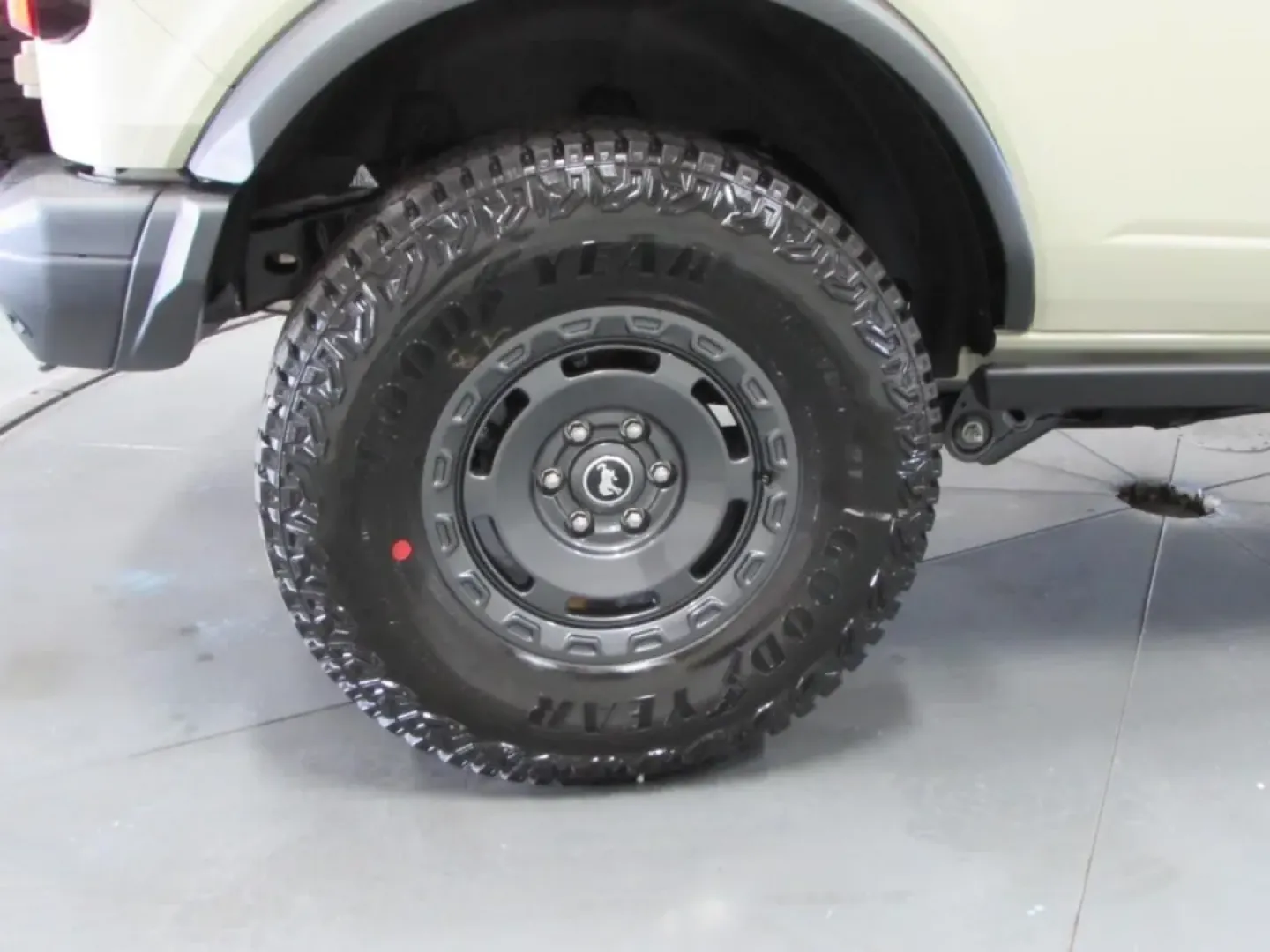 2025 /Black Onyx Ford Bronco Badlands (1FMEE9BP2SL) with an 2.7L V6 engine, located at 12836 Highway 21, De Soto, MO, 63020, (636) 337-7777, 38.151867, -90.575615 - Discover adventure on and off the road with the 2025 Ford Bronco Badlands, now available at Pettus Ford De Soto. Whether you're a weekend warrior eager to explore the great outdoors or a family seeking a reliable and spacious SUV for everyday use, this vehicle is designed to meet your needs. With ju - Photo#9