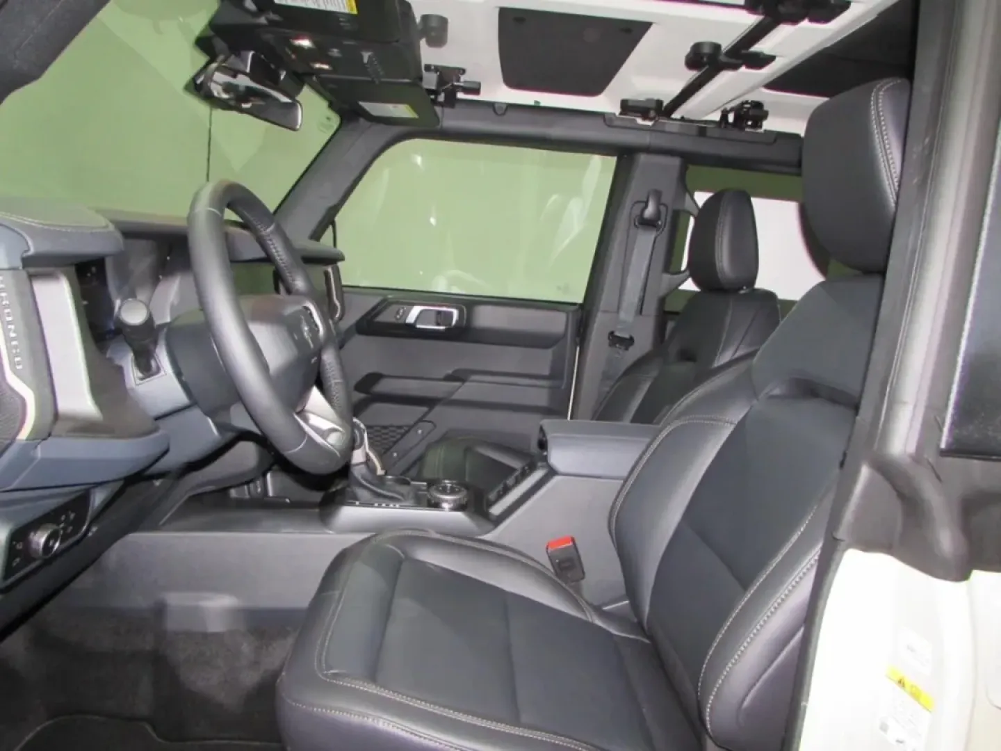 2025 /Black Onyx Ford Bronco Badlands (1FMEE9BP2SL) with an 2.7L V6 engine, located at 12836 Highway 21, De Soto, MO, 63020, (636) 337-7777, 38.151867, -90.575615 - Discover adventure on and off the road with the 2025 Ford Bronco Badlands, now available at Pettus Ford De Soto. Whether you're a weekend warrior eager to explore the great outdoors or a family seeking a reliable and spacious SUV for everyday use, this vehicle is designed to meet your needs. With ju - Photo#11