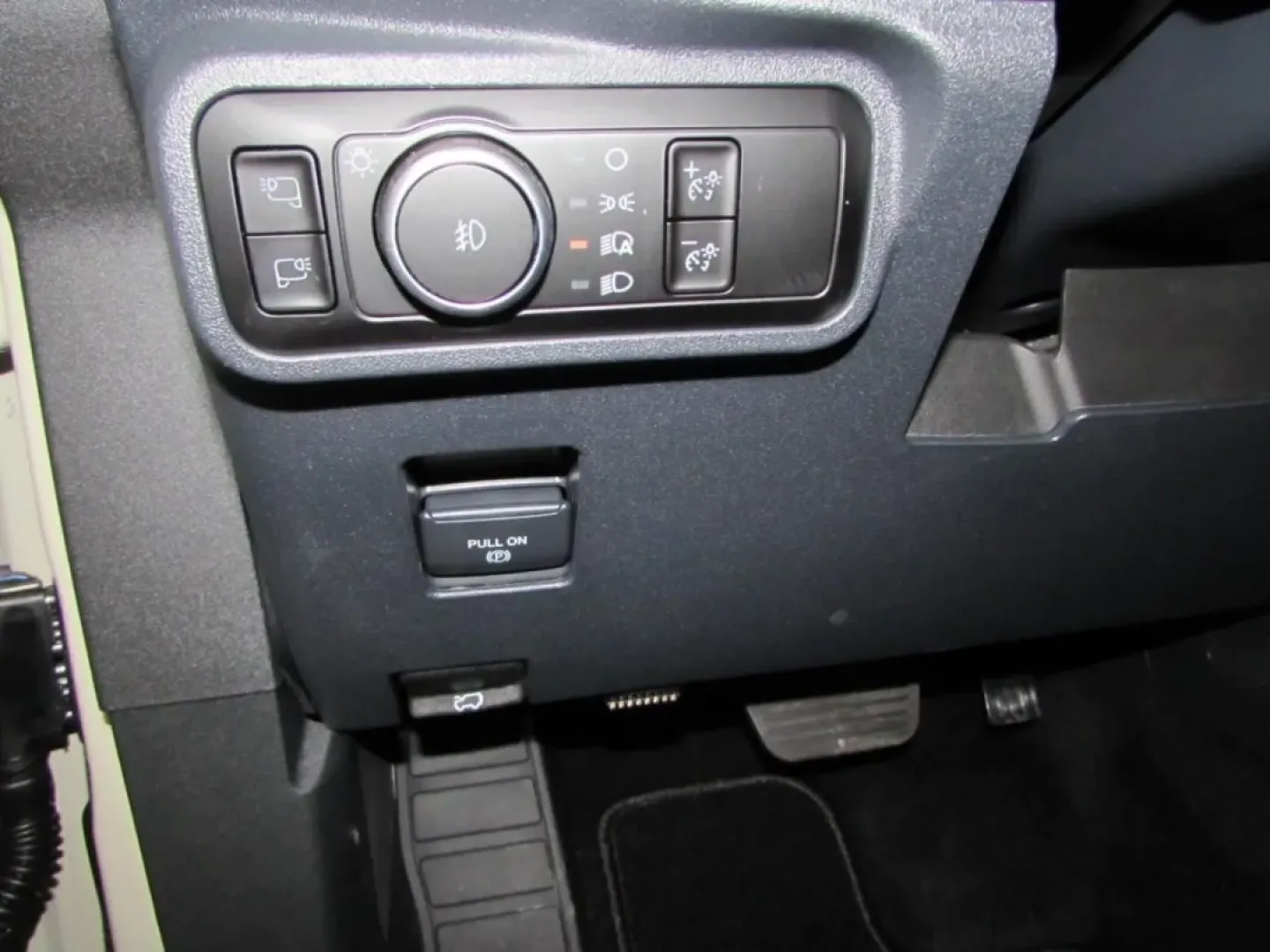 2025 /Black Onyx Ford Bronco Badlands (1FMEE9BP2SL) with an 2.7L V6 engine, located at 12836 Highway 21, De Soto, MO, 63020, (636) 337-7777, 38.151867, -90.575615 - Discover adventure on and off the road with the 2025 Ford Bronco Badlands, now available at Pettus Ford De Soto. Whether you're a weekend warrior eager to explore the great outdoors or a family seeking a reliable and spacious SUV for everyday use, this vehicle is designed to meet your needs. With ju - Photo#12